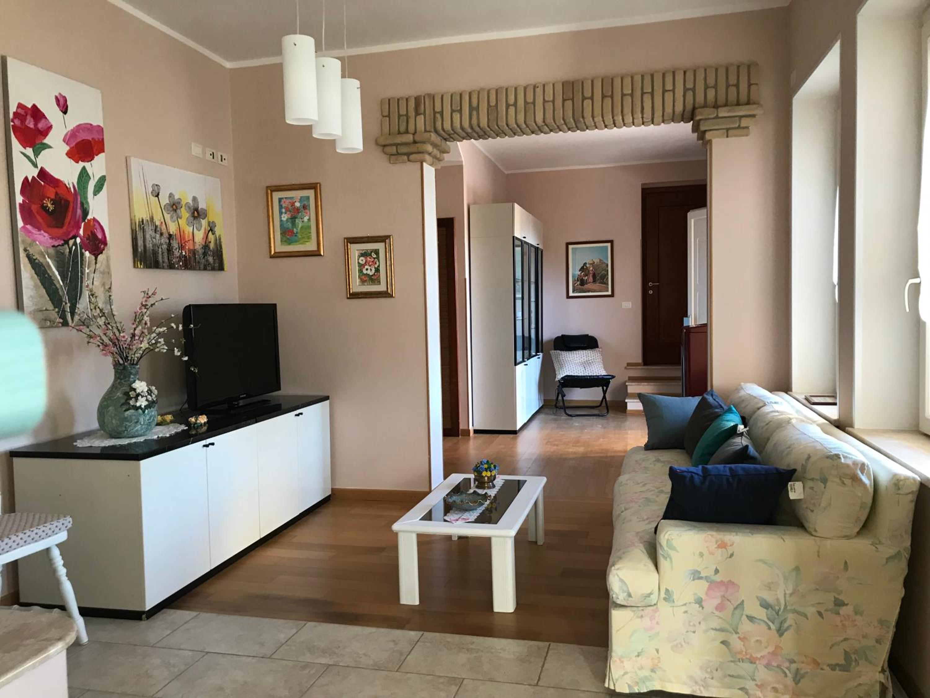 Three-Bedroom House photo 3