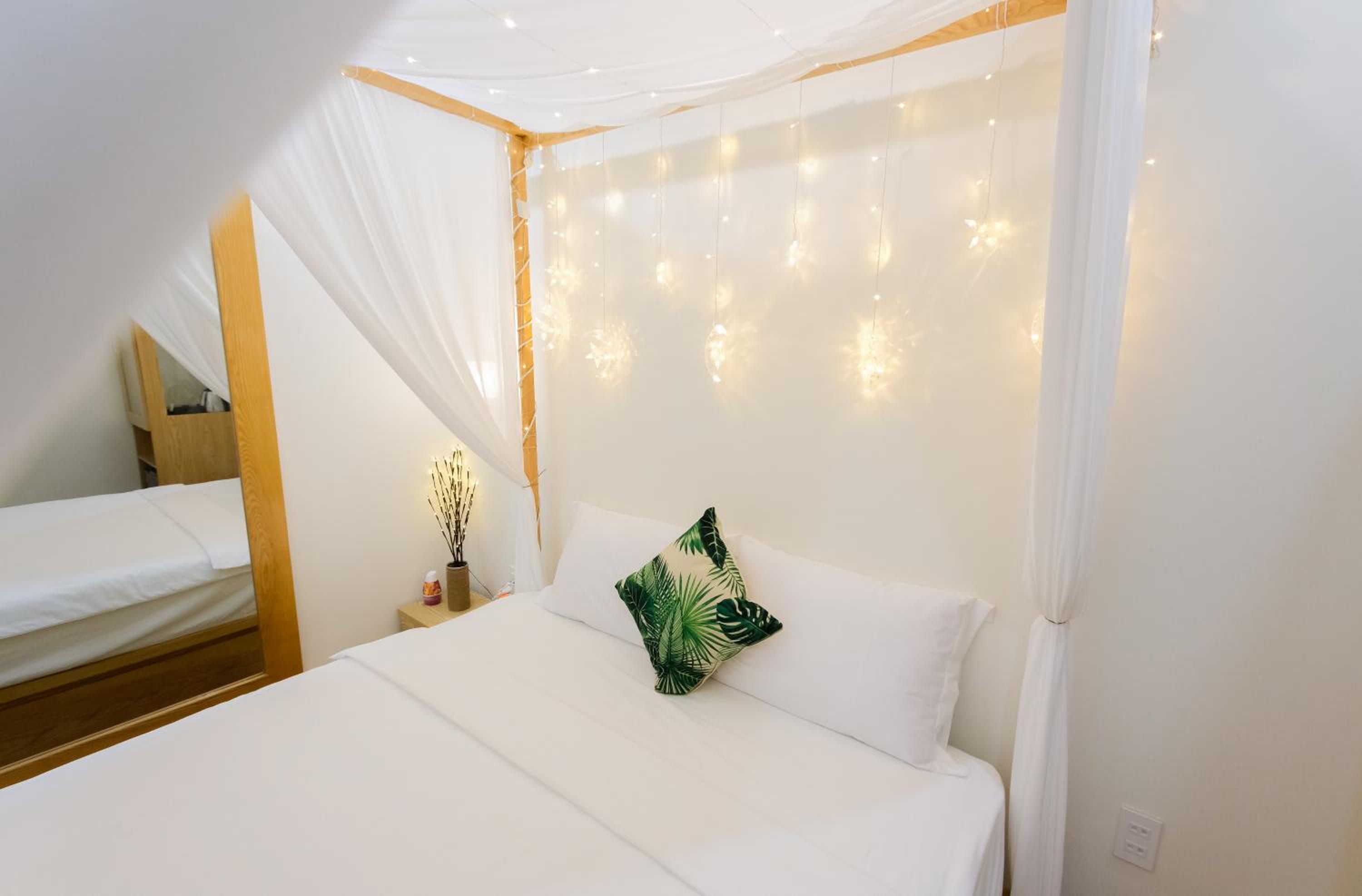 Deluxe King Room - Photo 9