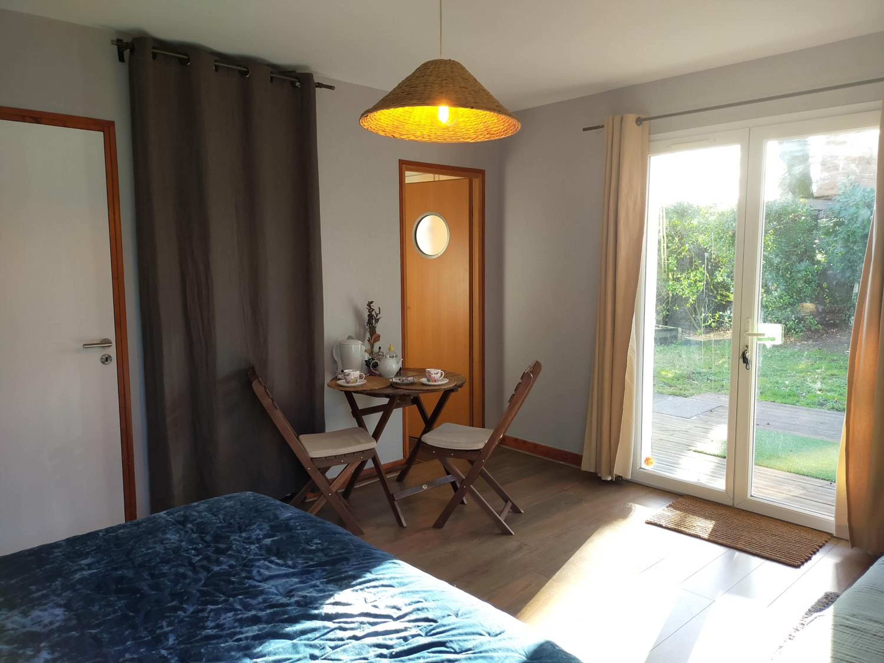Deluxe Room (2 Adults + 1 Child) photo 1