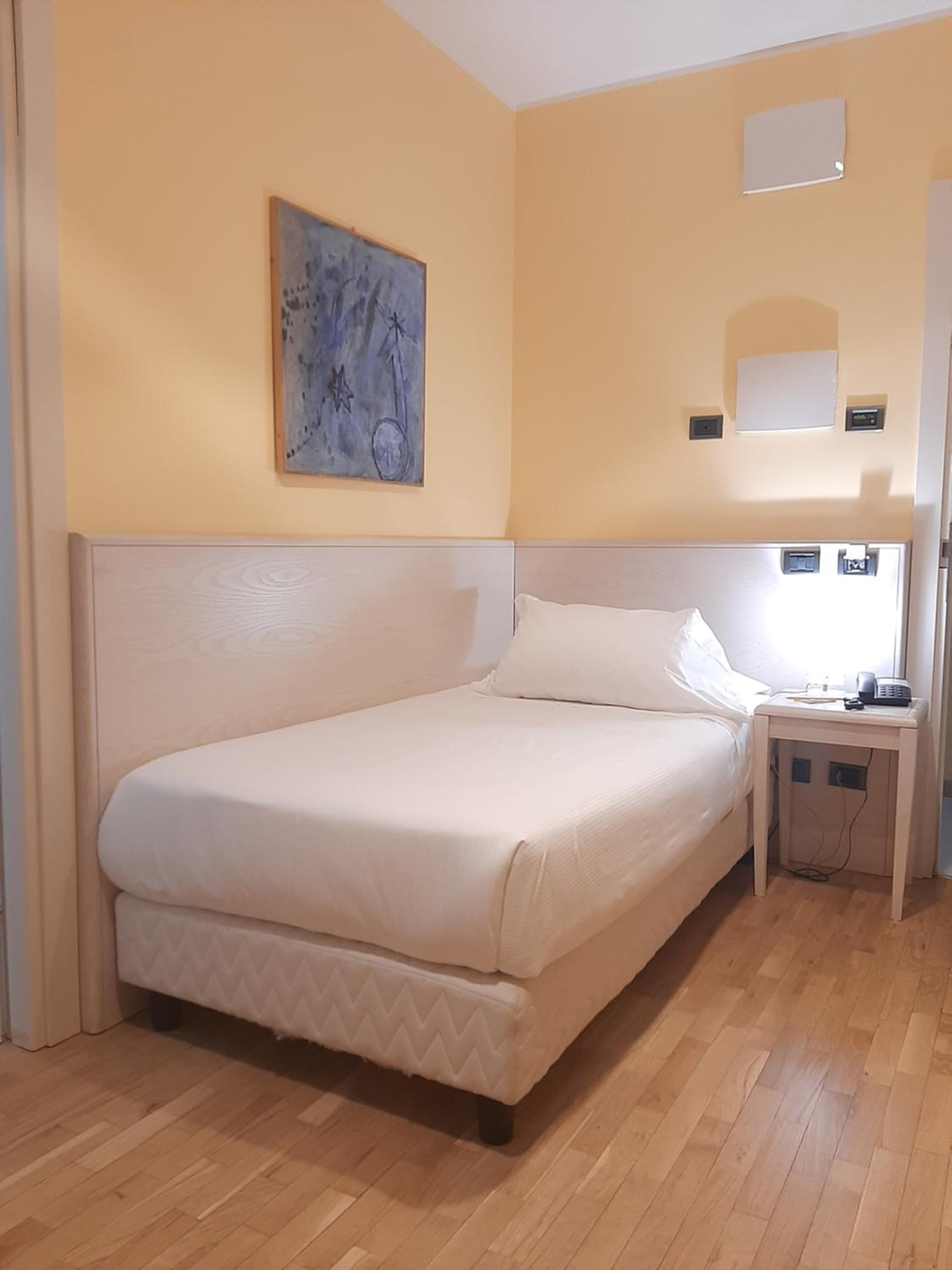 Single Room photo 1
