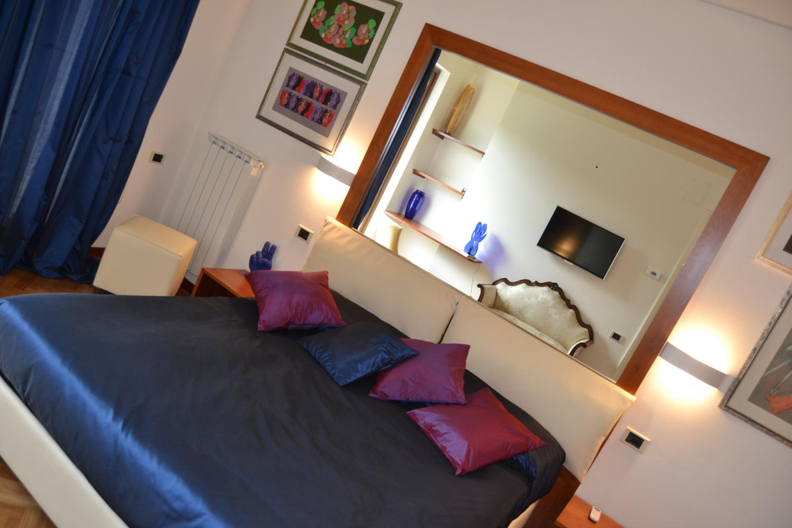 Deluxe Double Room with Balcony and Sea View - Photo 1