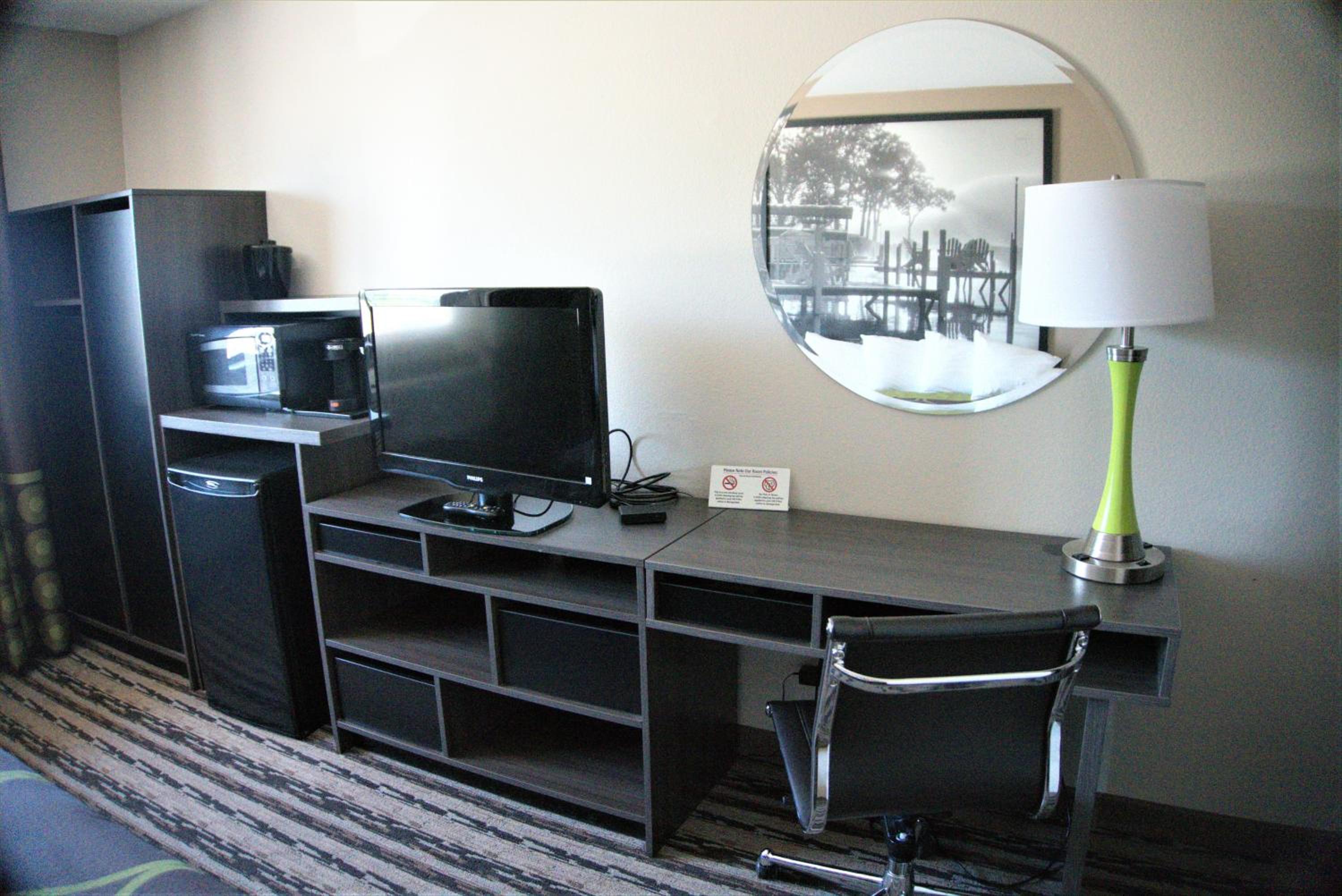 King Room - Non-Smoking - Photo 2