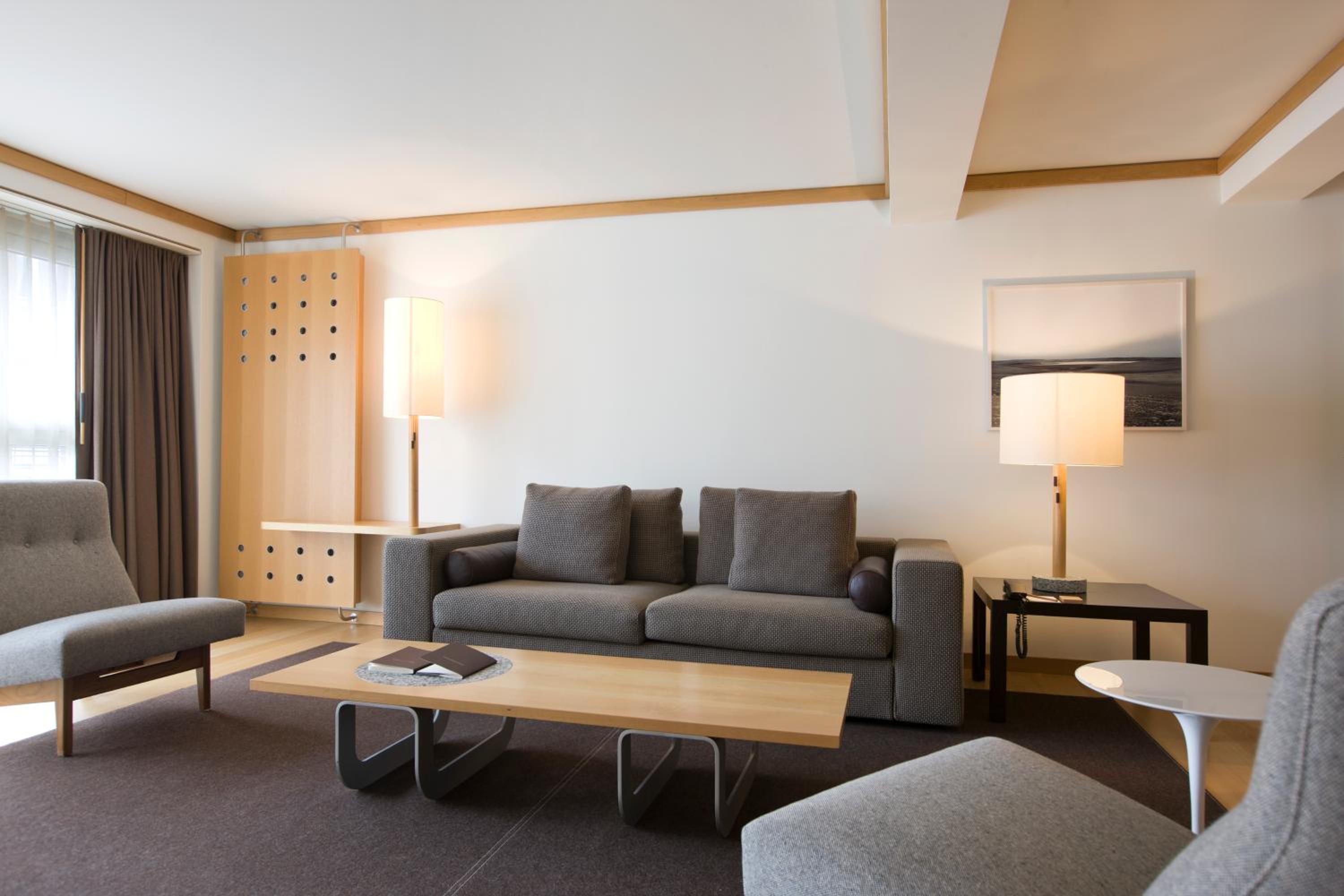 Corner Suite - Photo 3