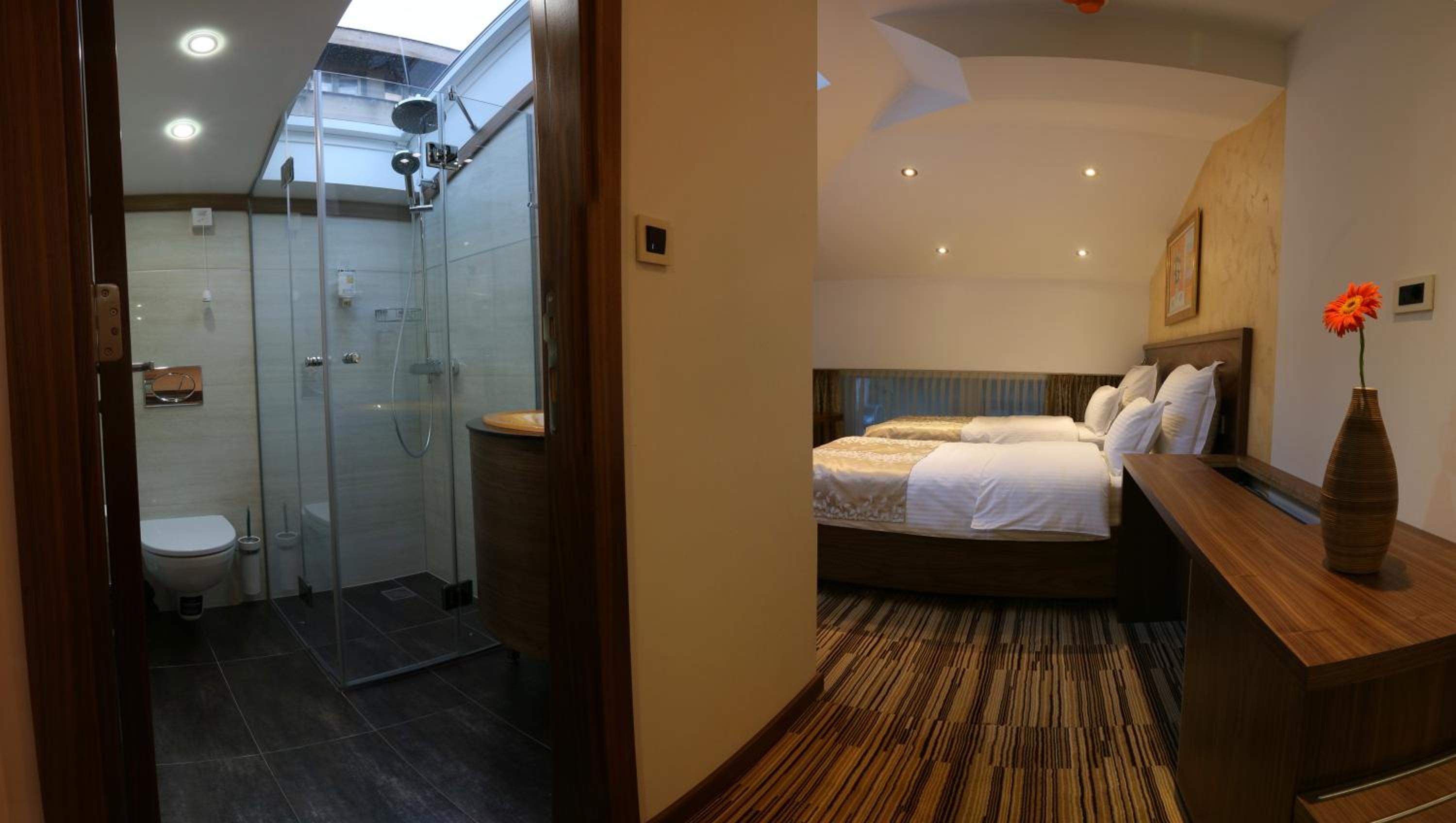 Standard Twin Room - Photo 6