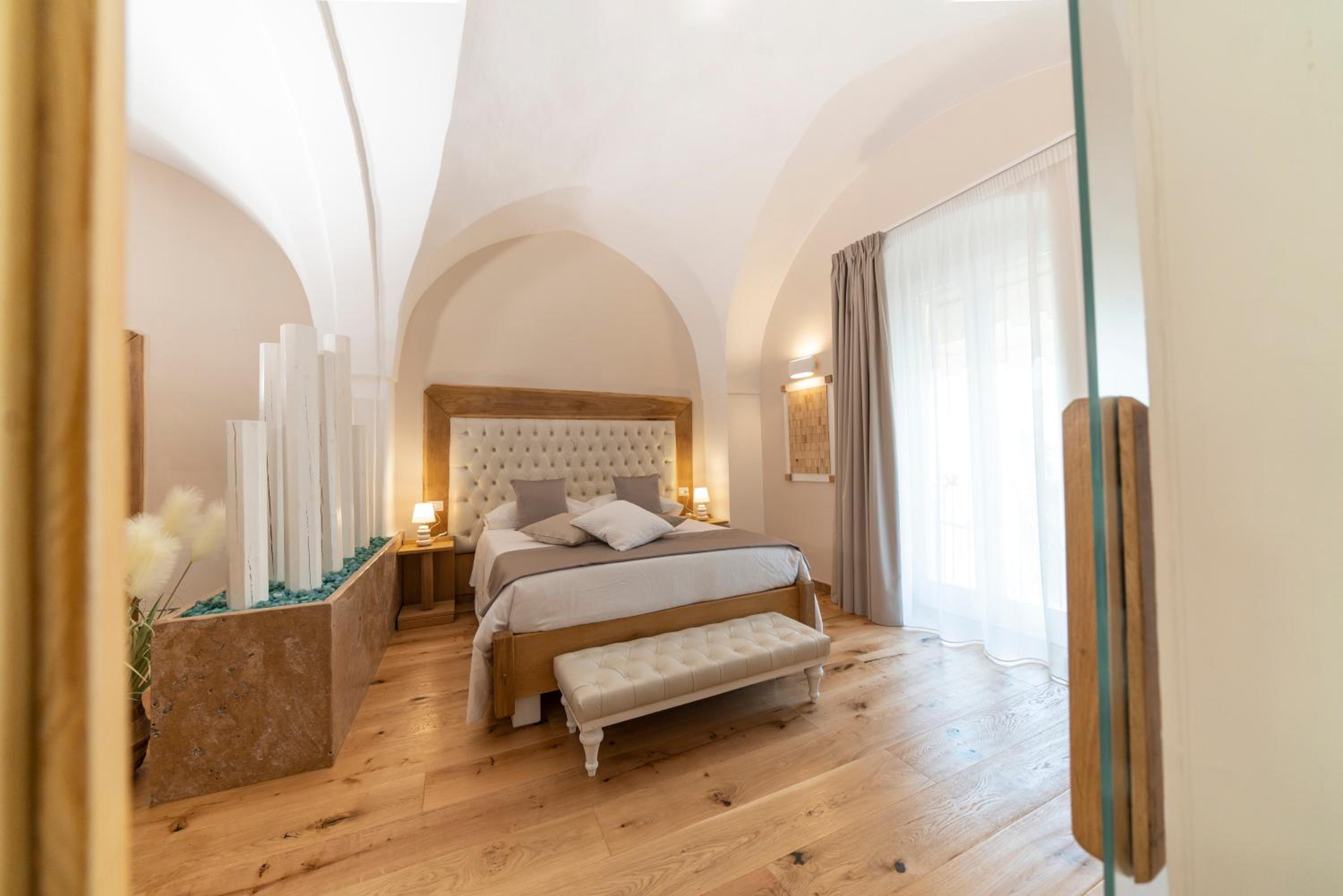 Queen Suite with Spa Bath - Photo 1