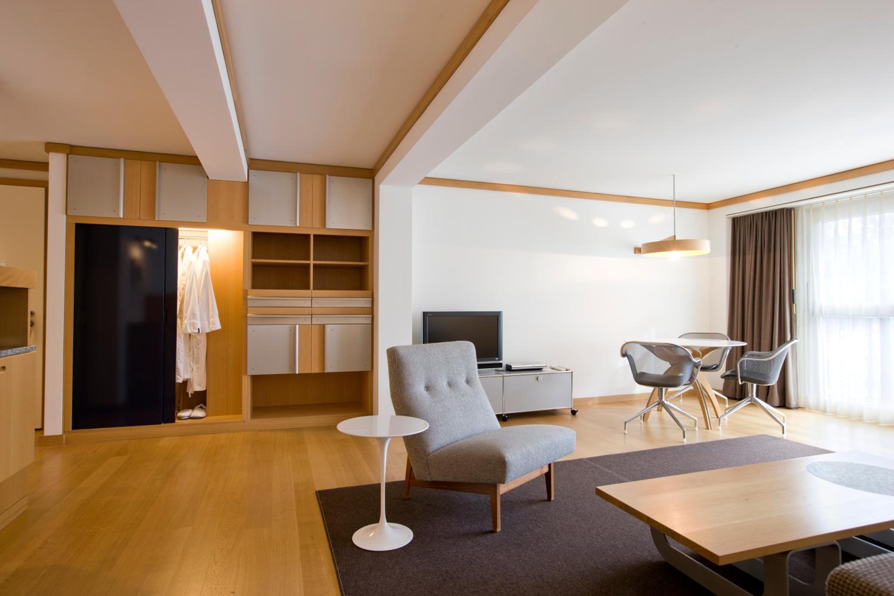 Corner Suite - Photo 4