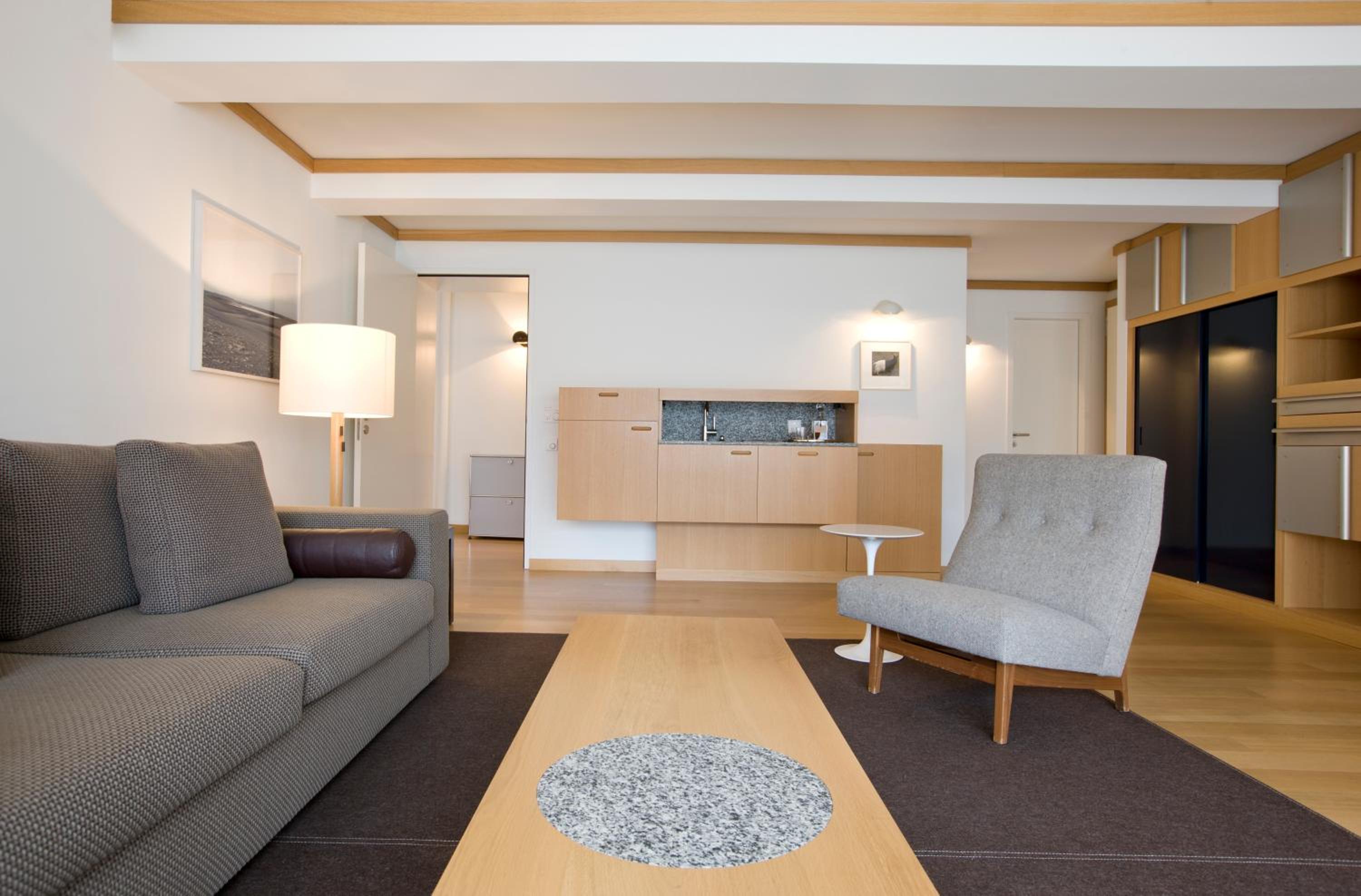 Corner Suite - Photo 7
