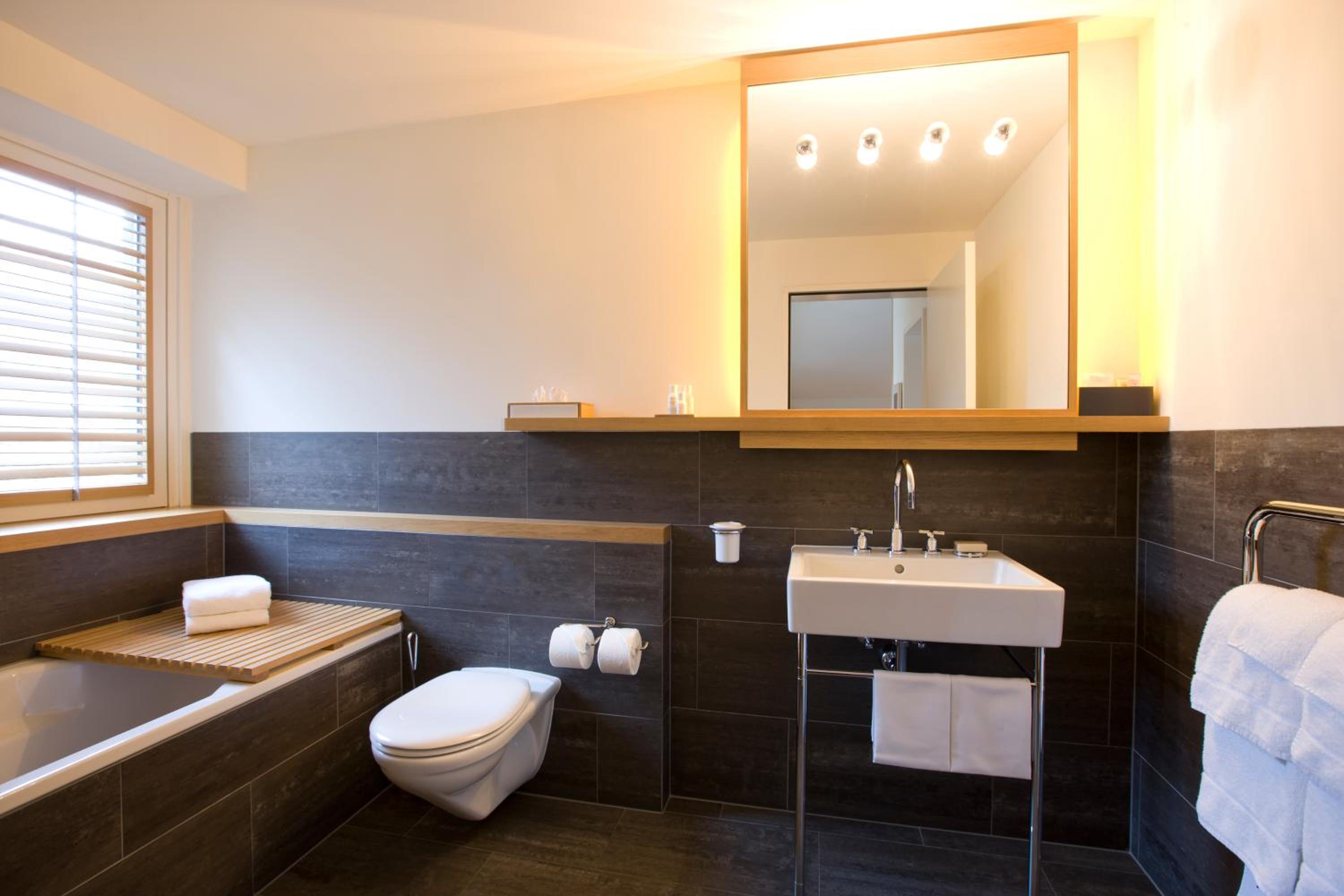 Corner Suite - Photo 8