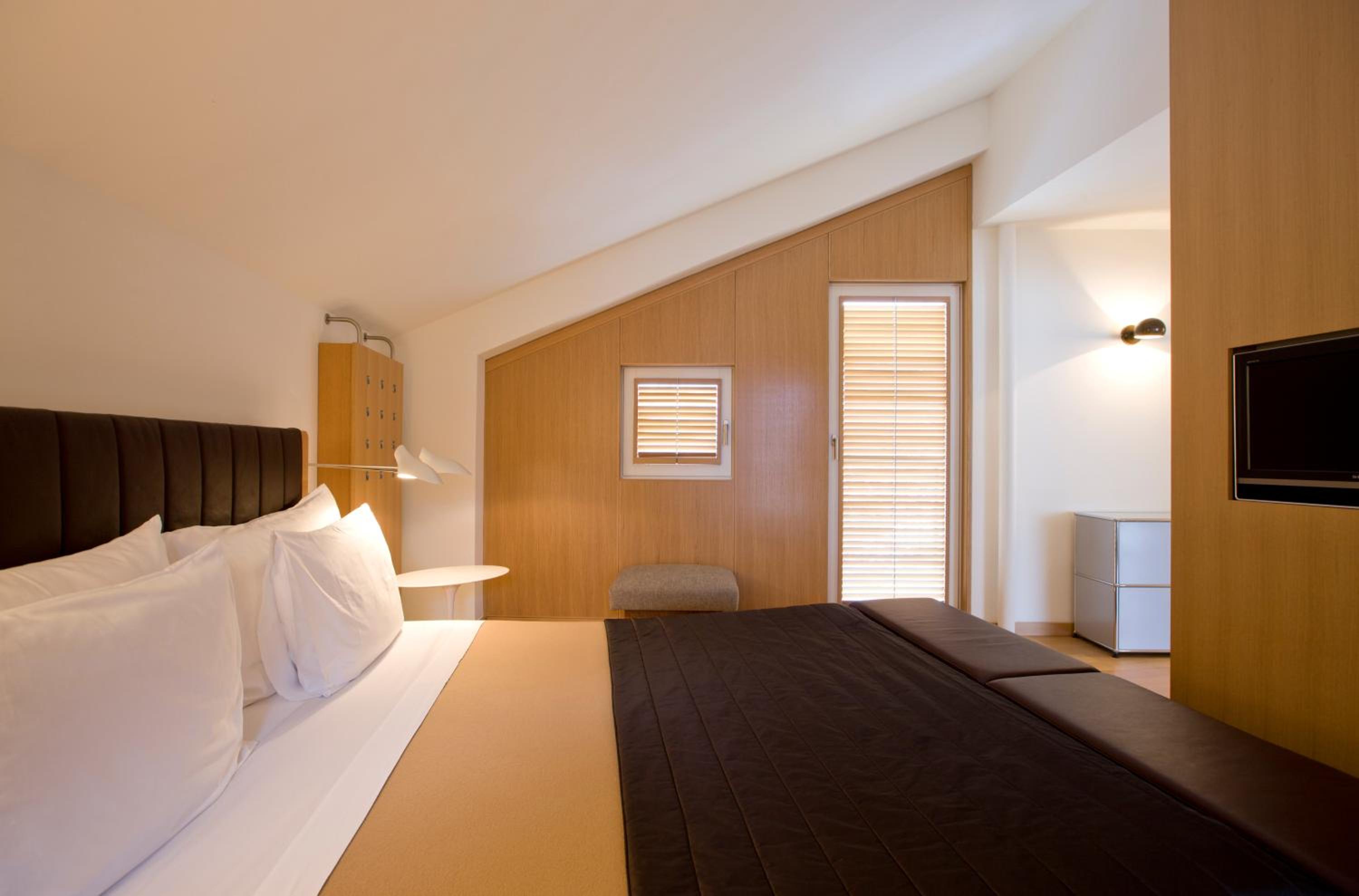 Corner Suite - Photo 5