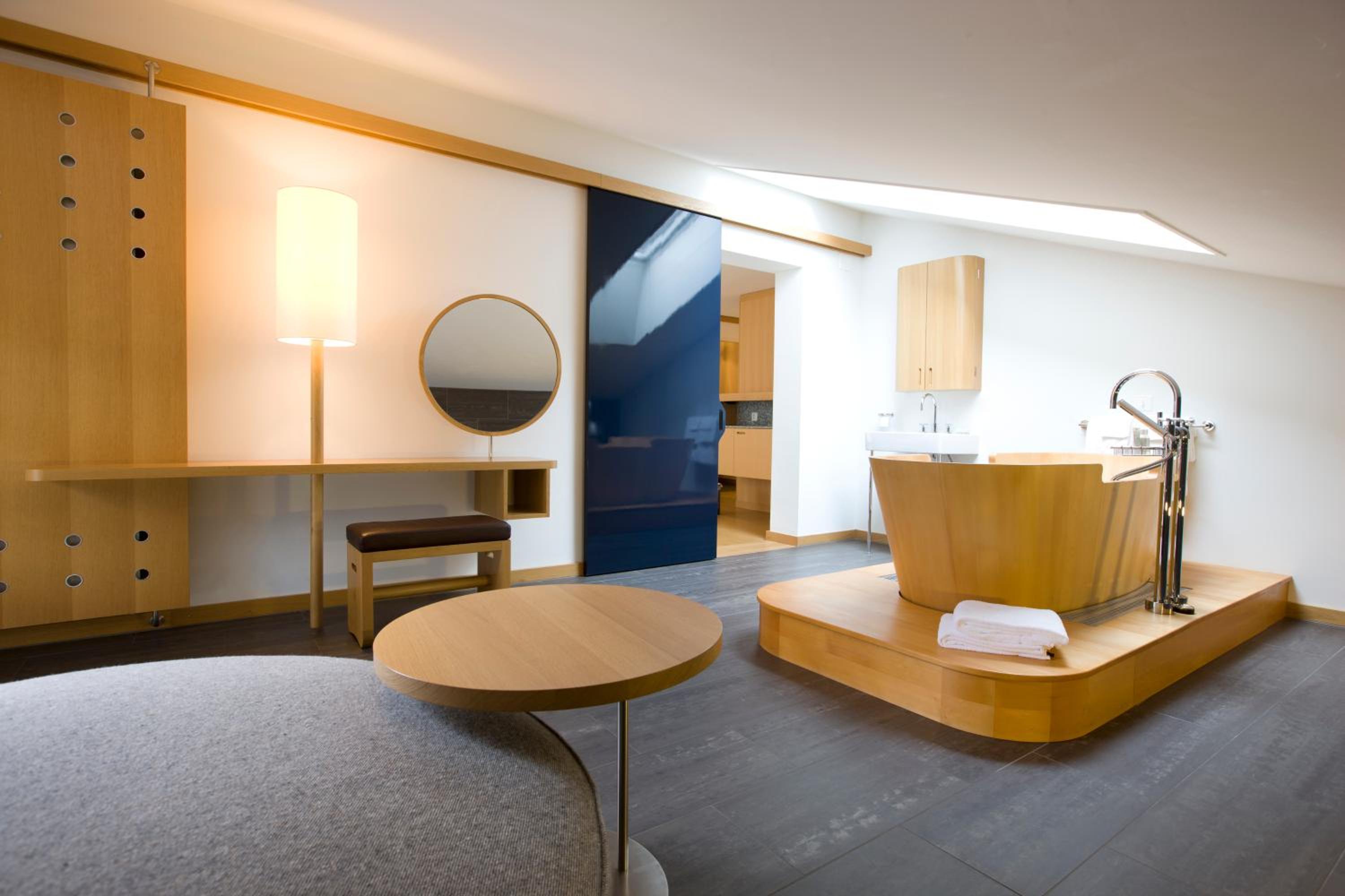 Deluxe Double Room - Photo 9