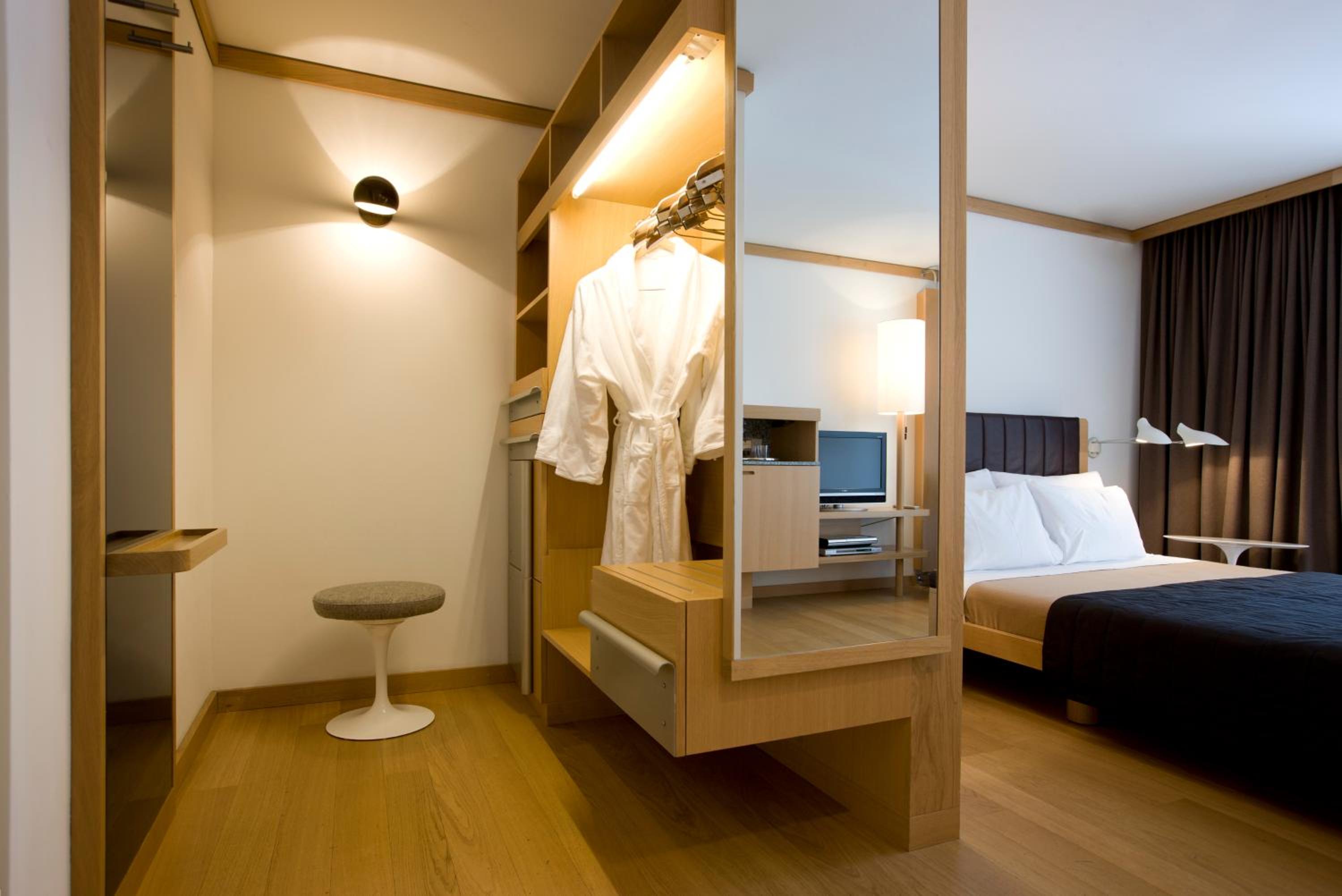Queen Size Room - Photo 6