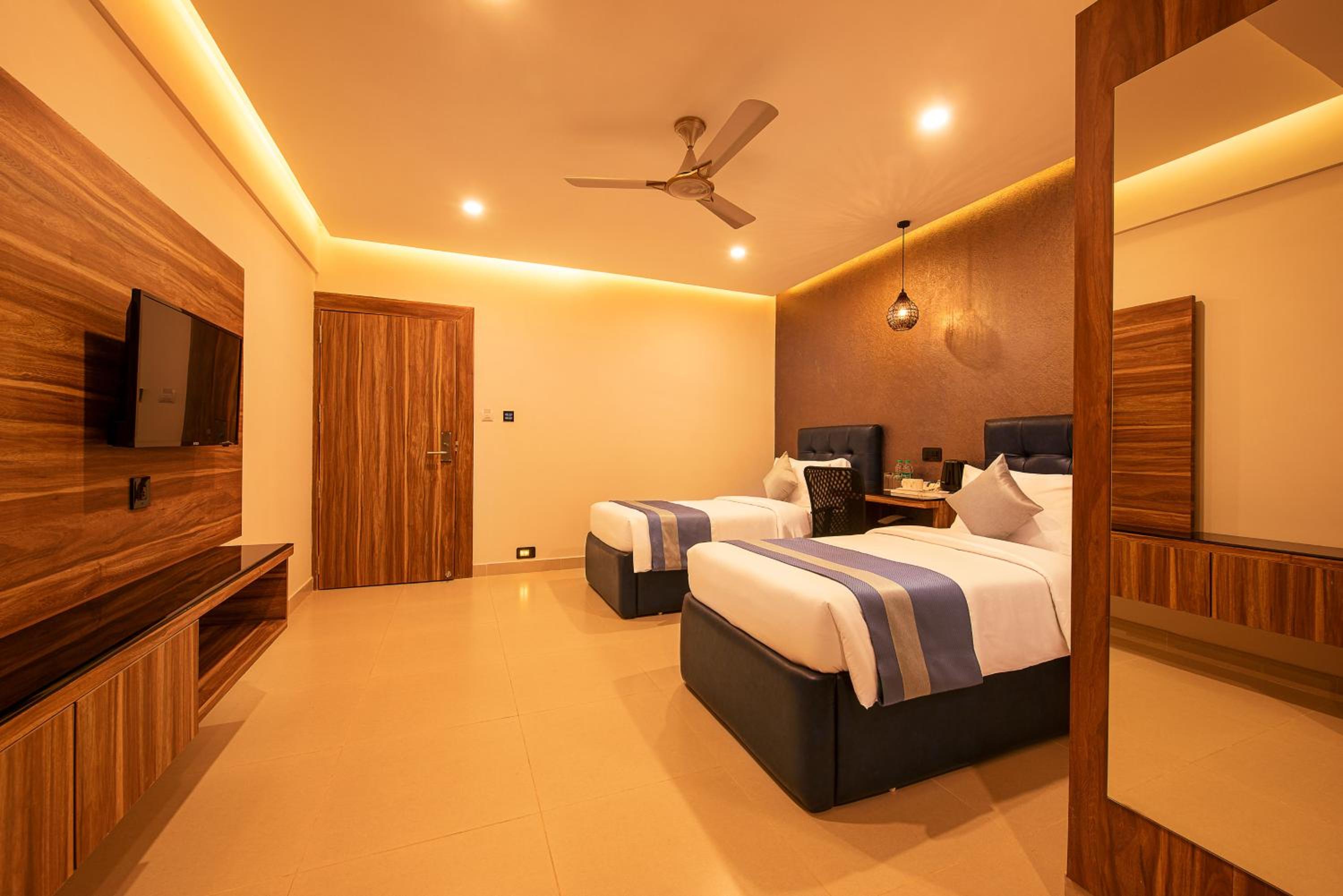 Standard Twin Room - Photo 1