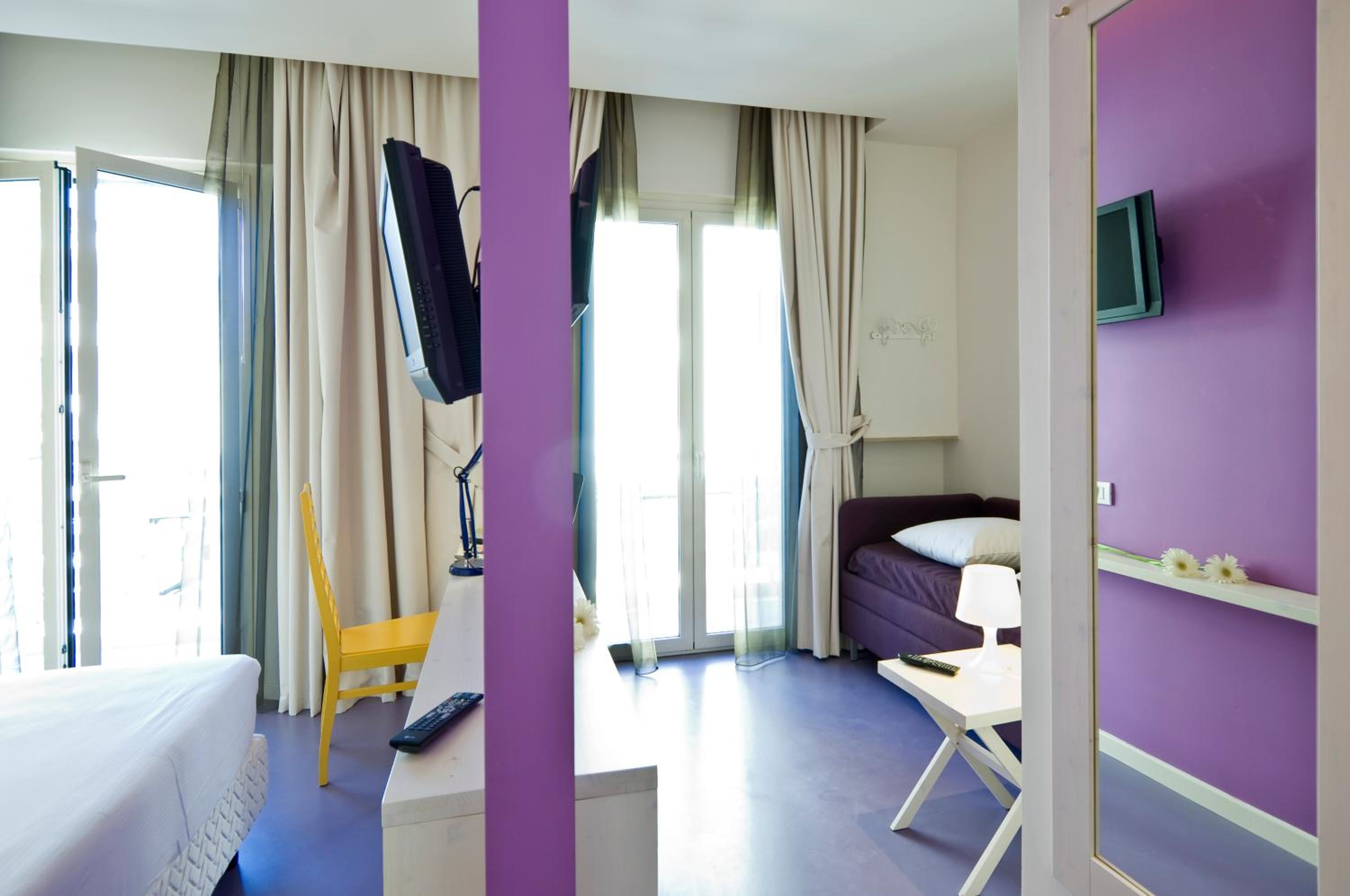 Junior Suite with Balcony - Photo 6