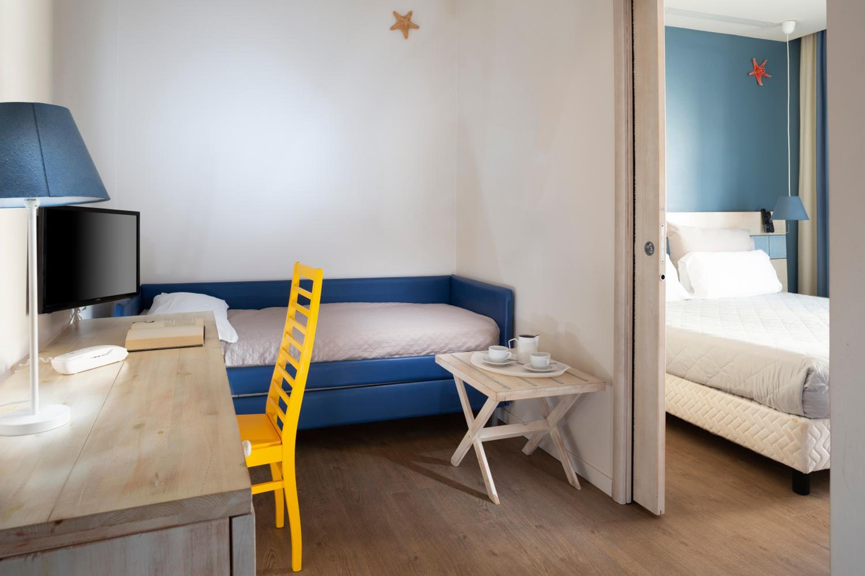 Junior Suite with Balcony - Photo 3