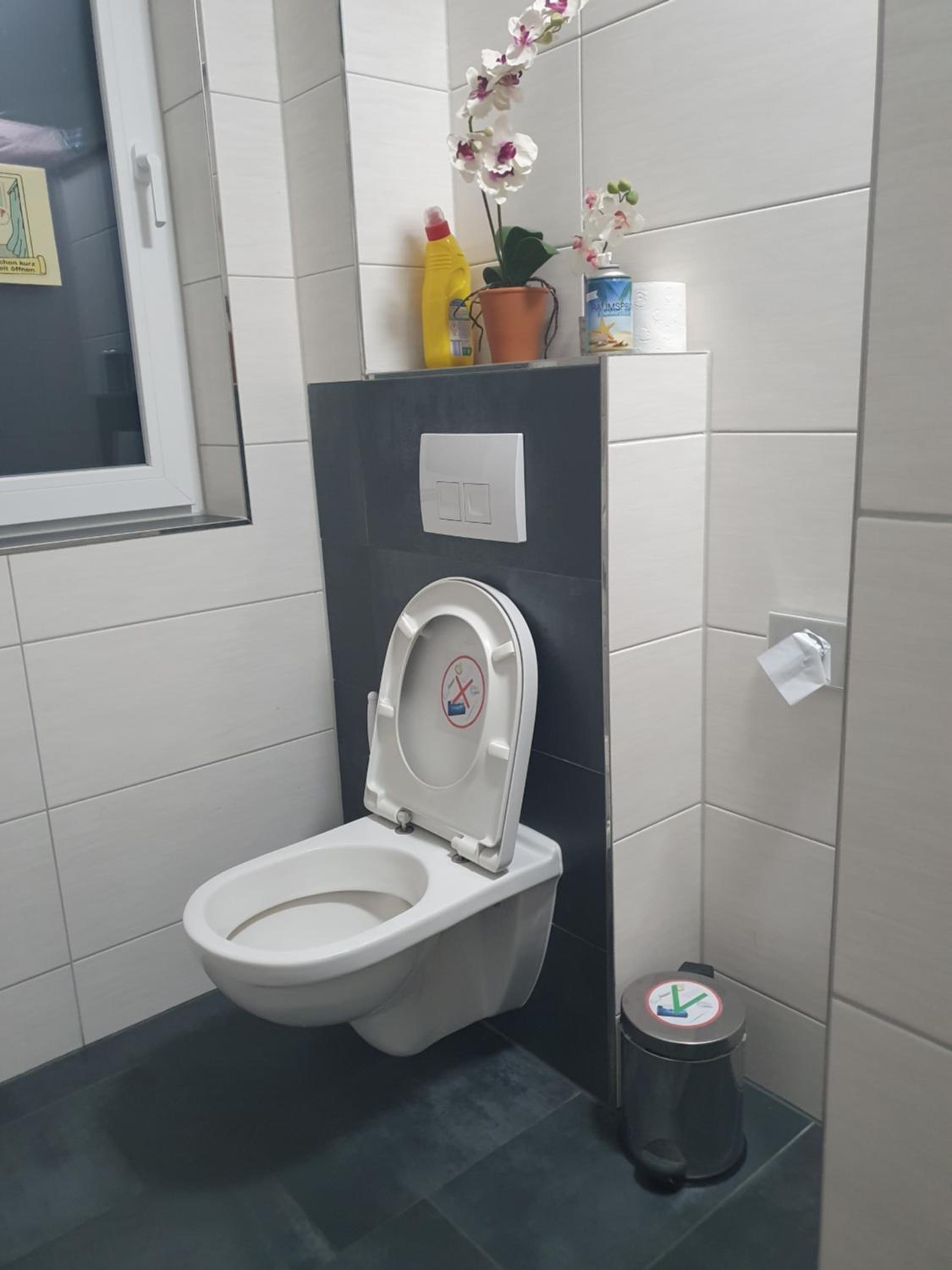 Single Room with Shared Shower and Toilet photo 2