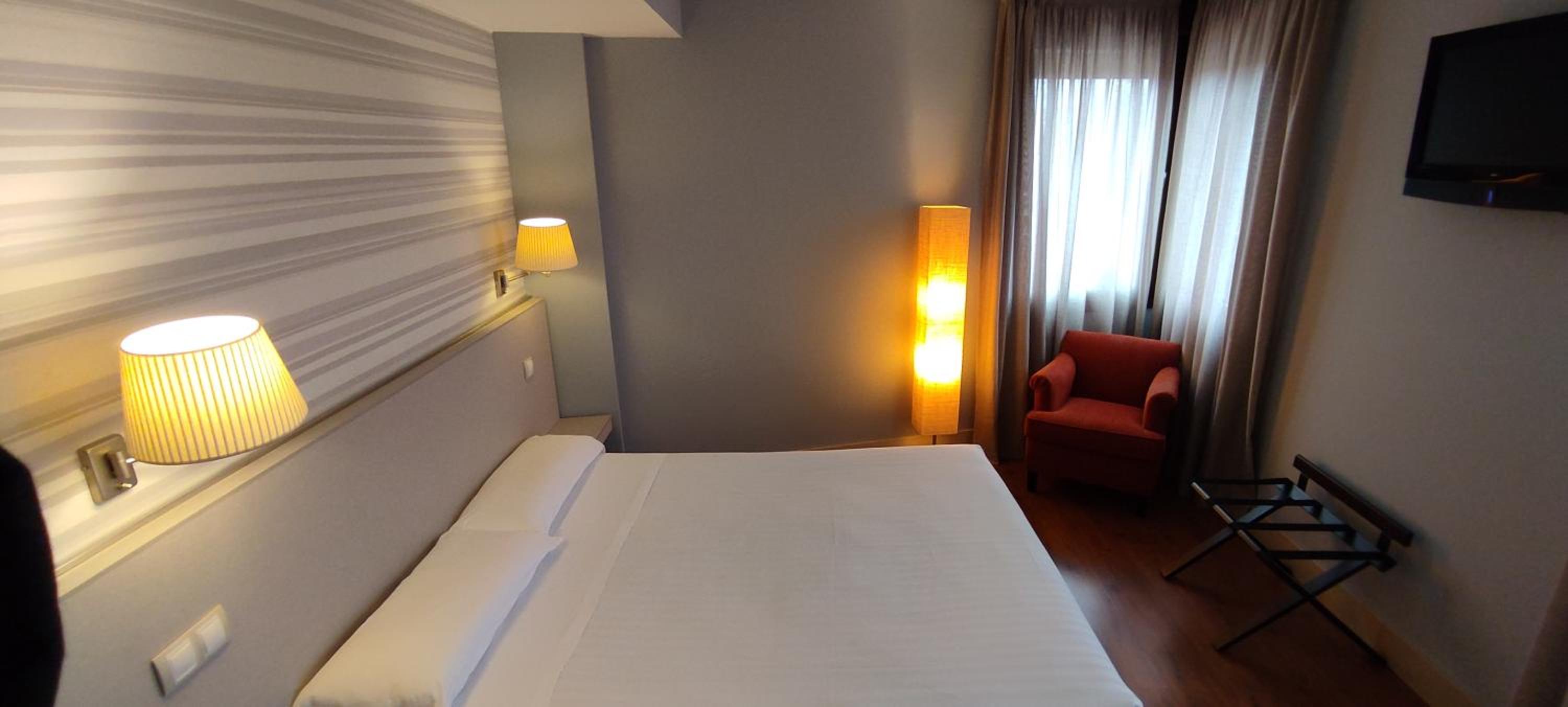 Deluxe Double Room with River View - Photo 14