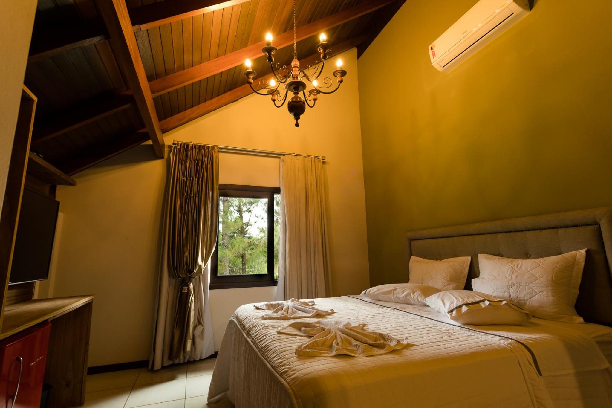 Deluxe Suite with Spa Bath