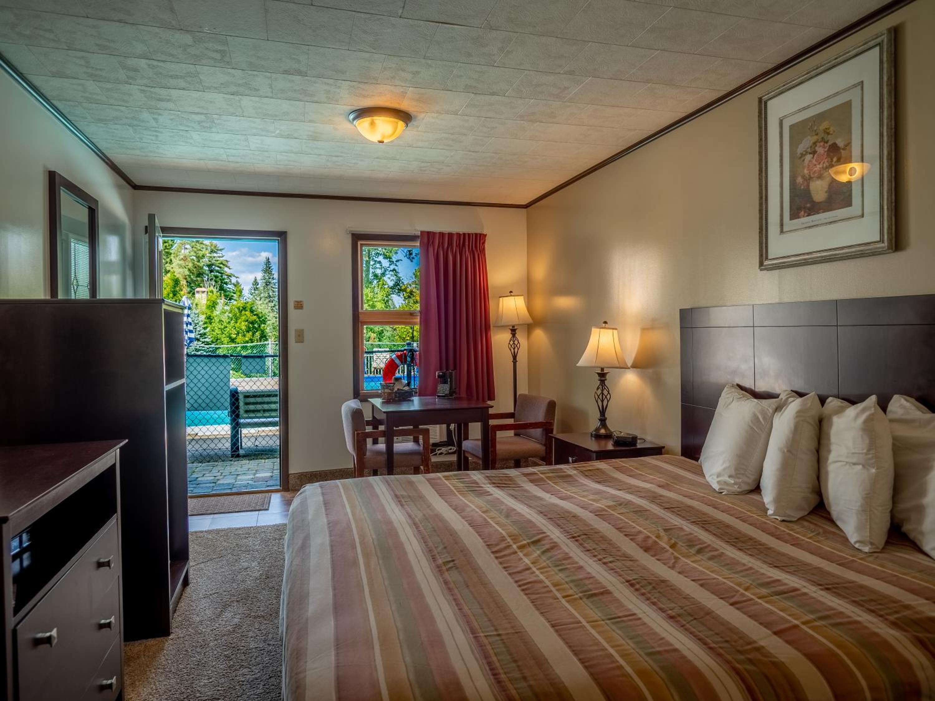 King Room with Pool View photo 1