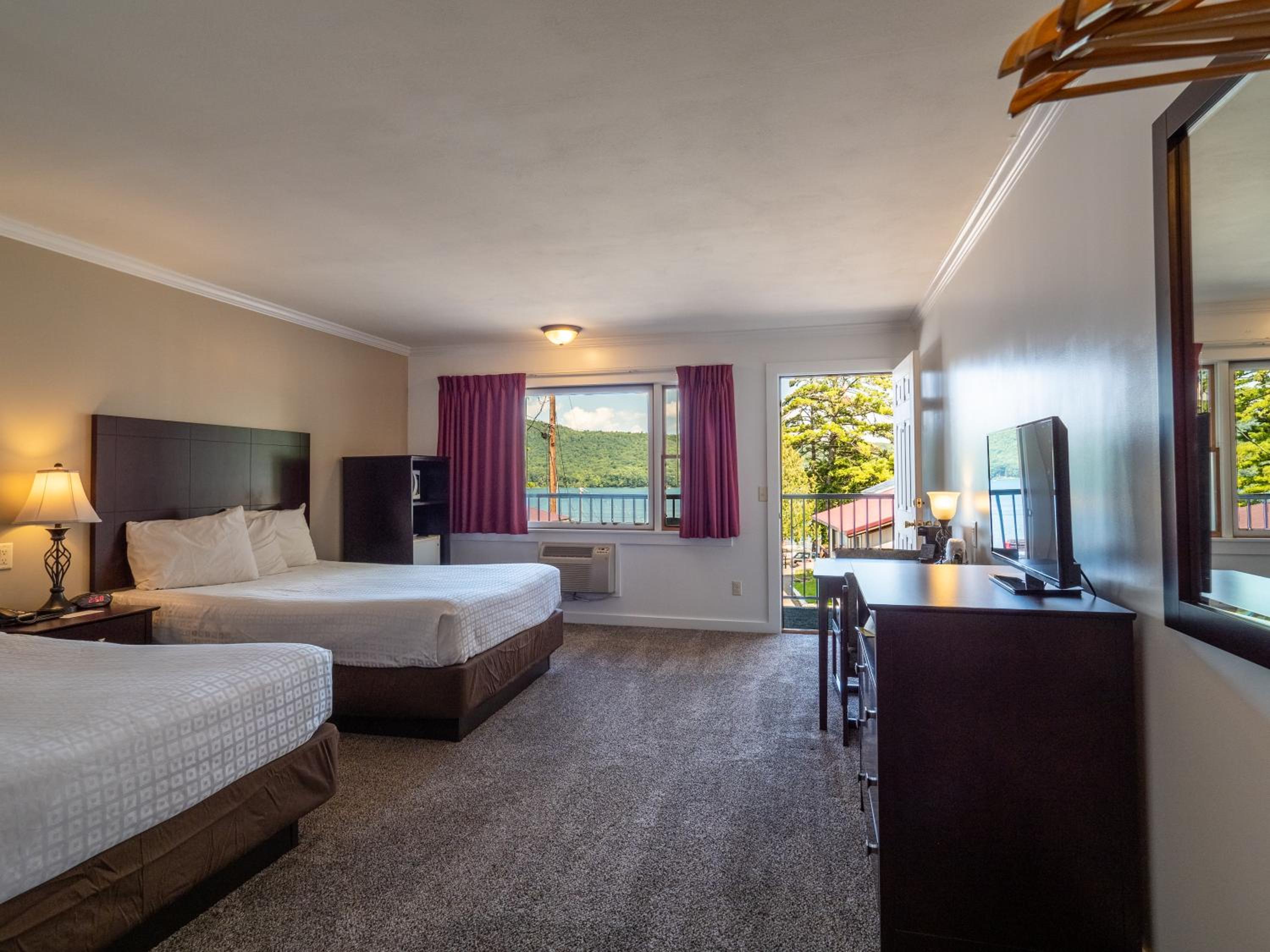 Queen Room with Balcony photo 2