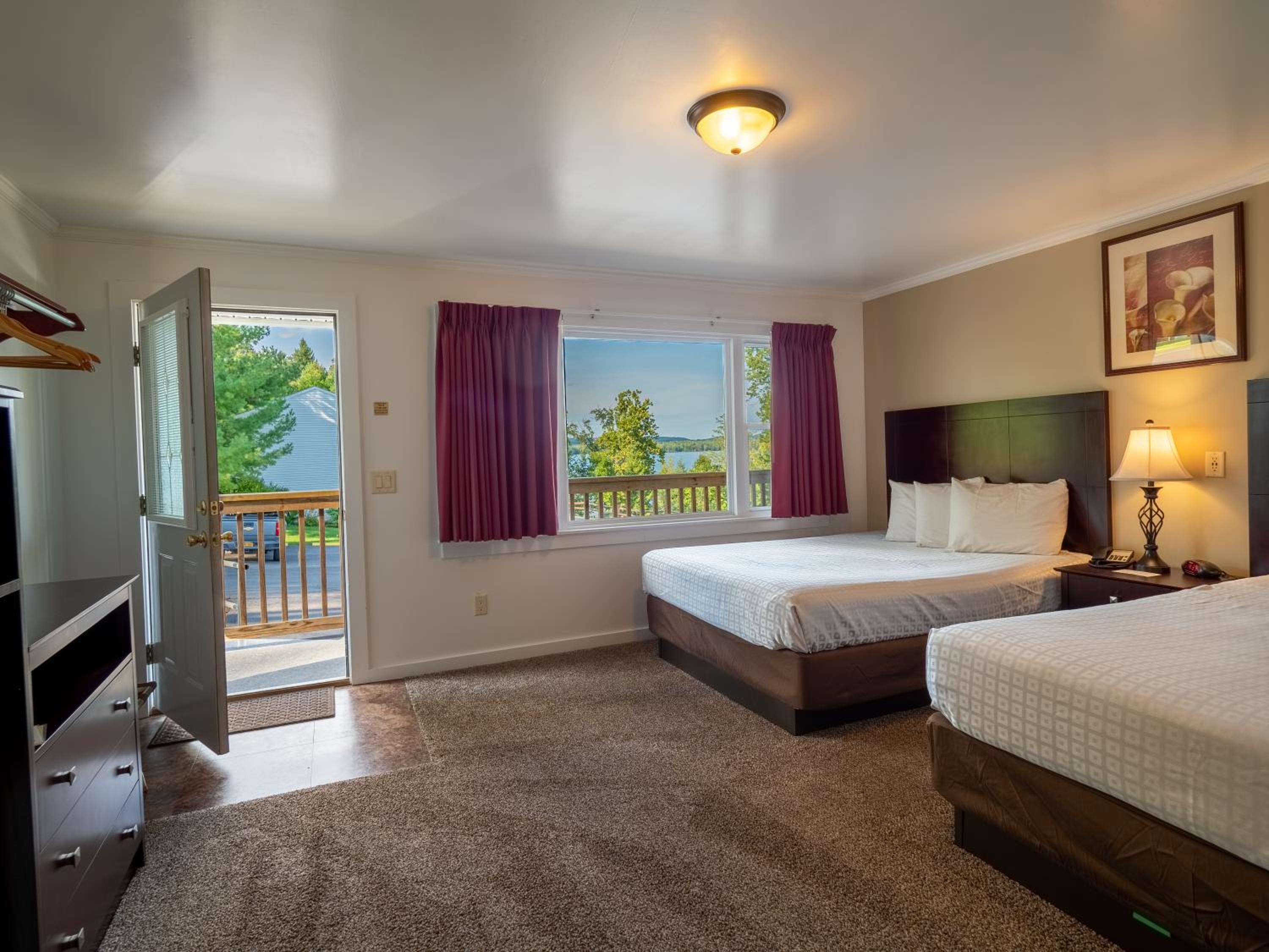 Queen Room with Two Queen Beds photo 1