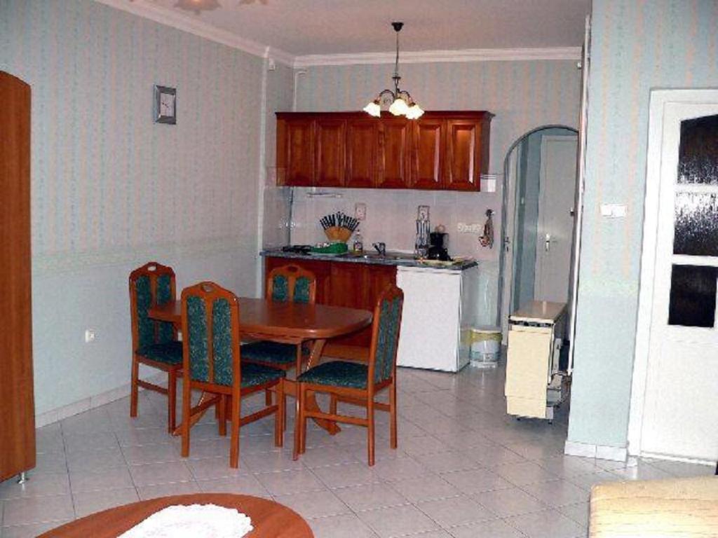 One-Bedroom Apartment photo 2