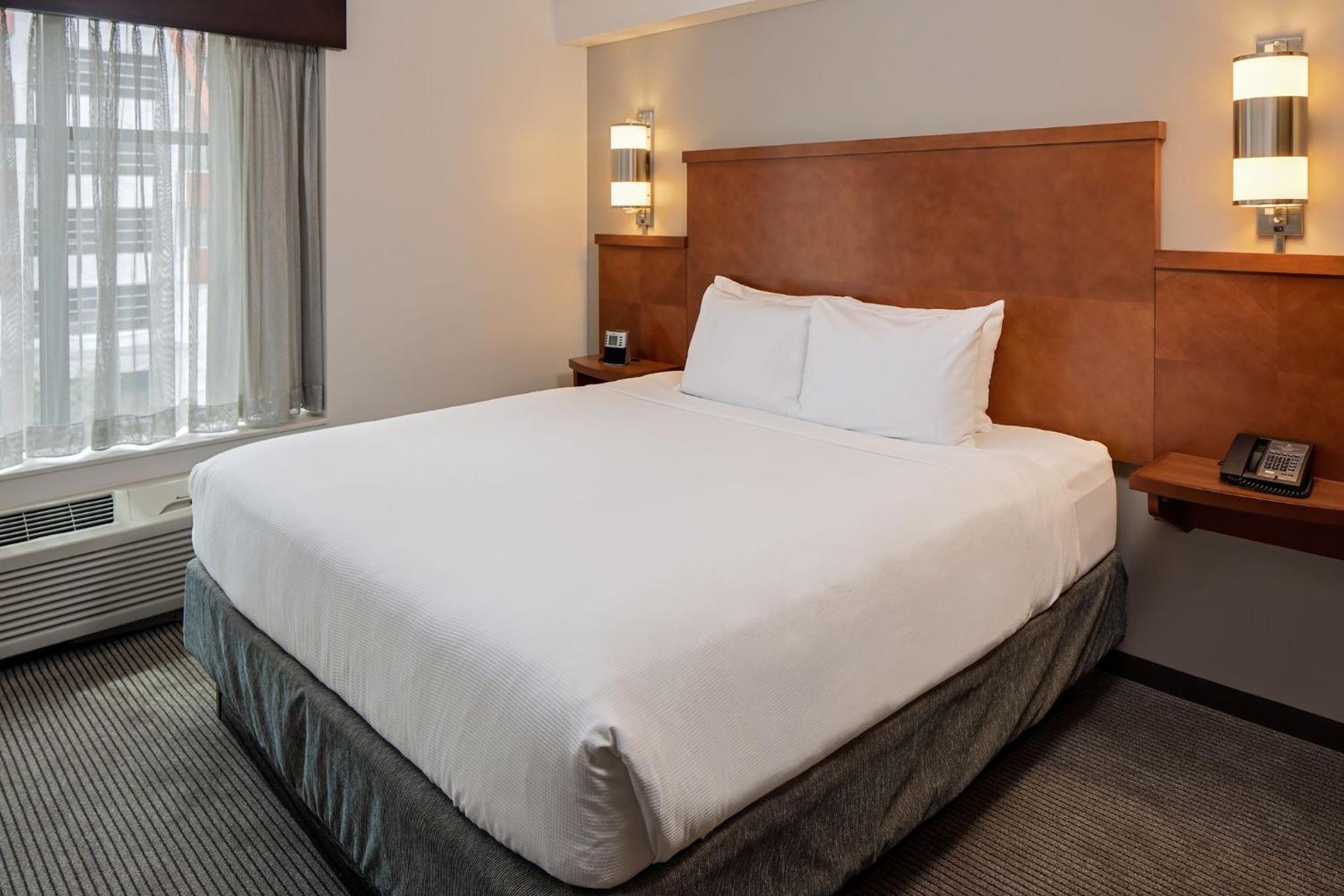 King Room with Sofa Bed - Photo 6