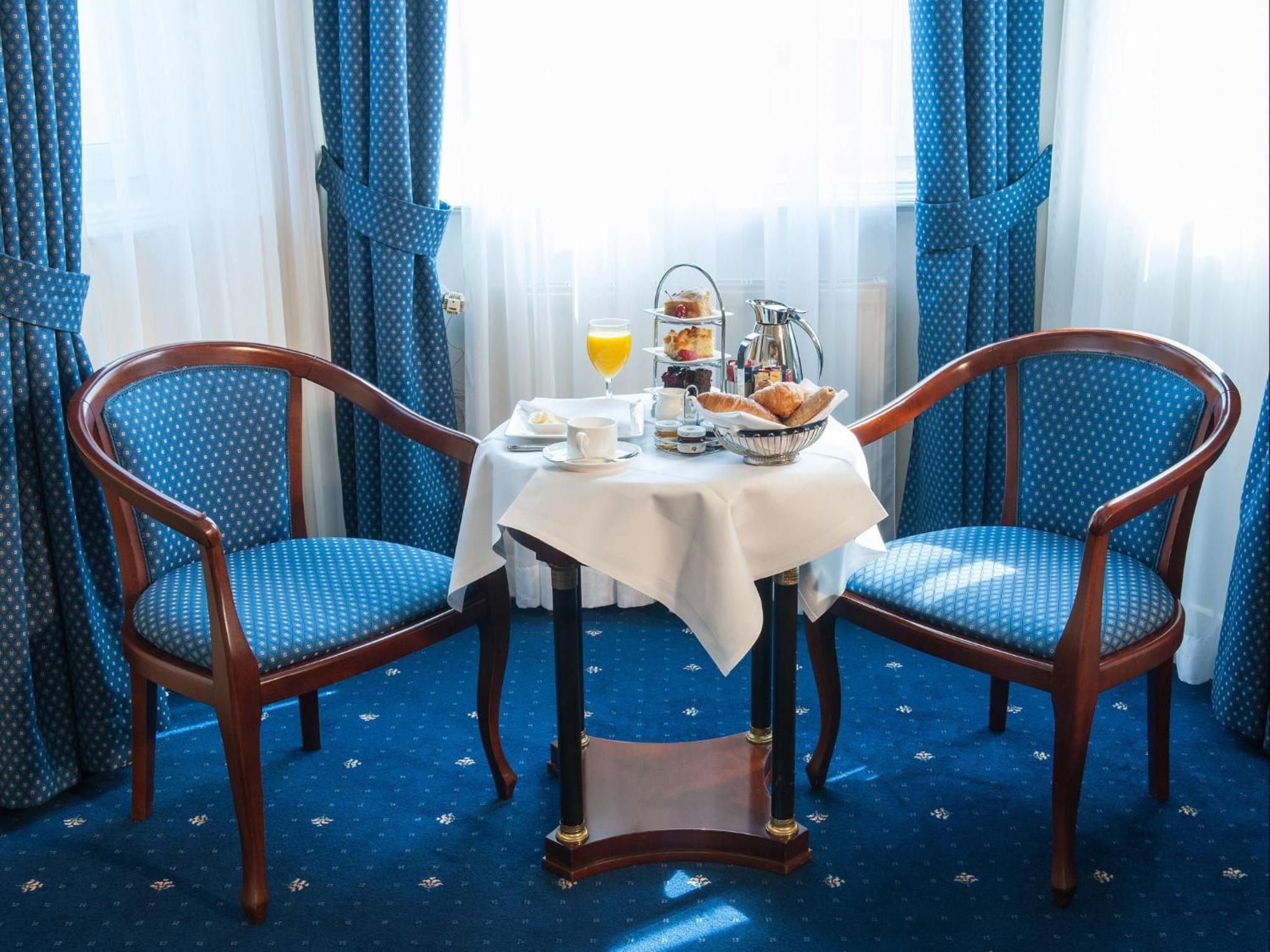 Business Double Room thumbnail 6