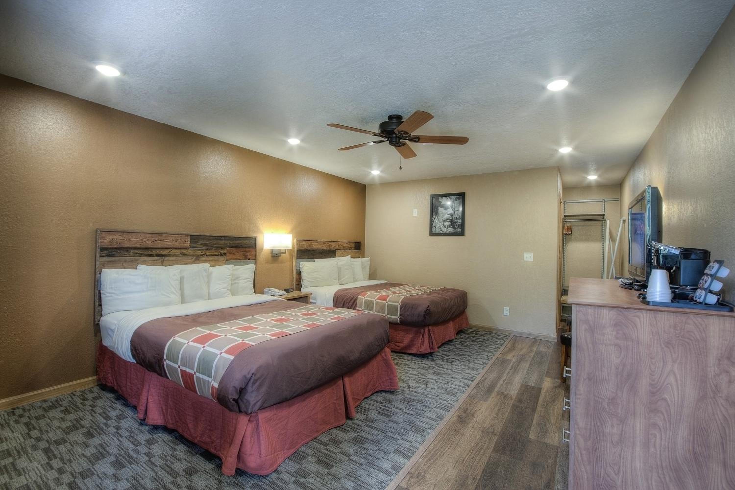 Two Queen Motel Room photo 3