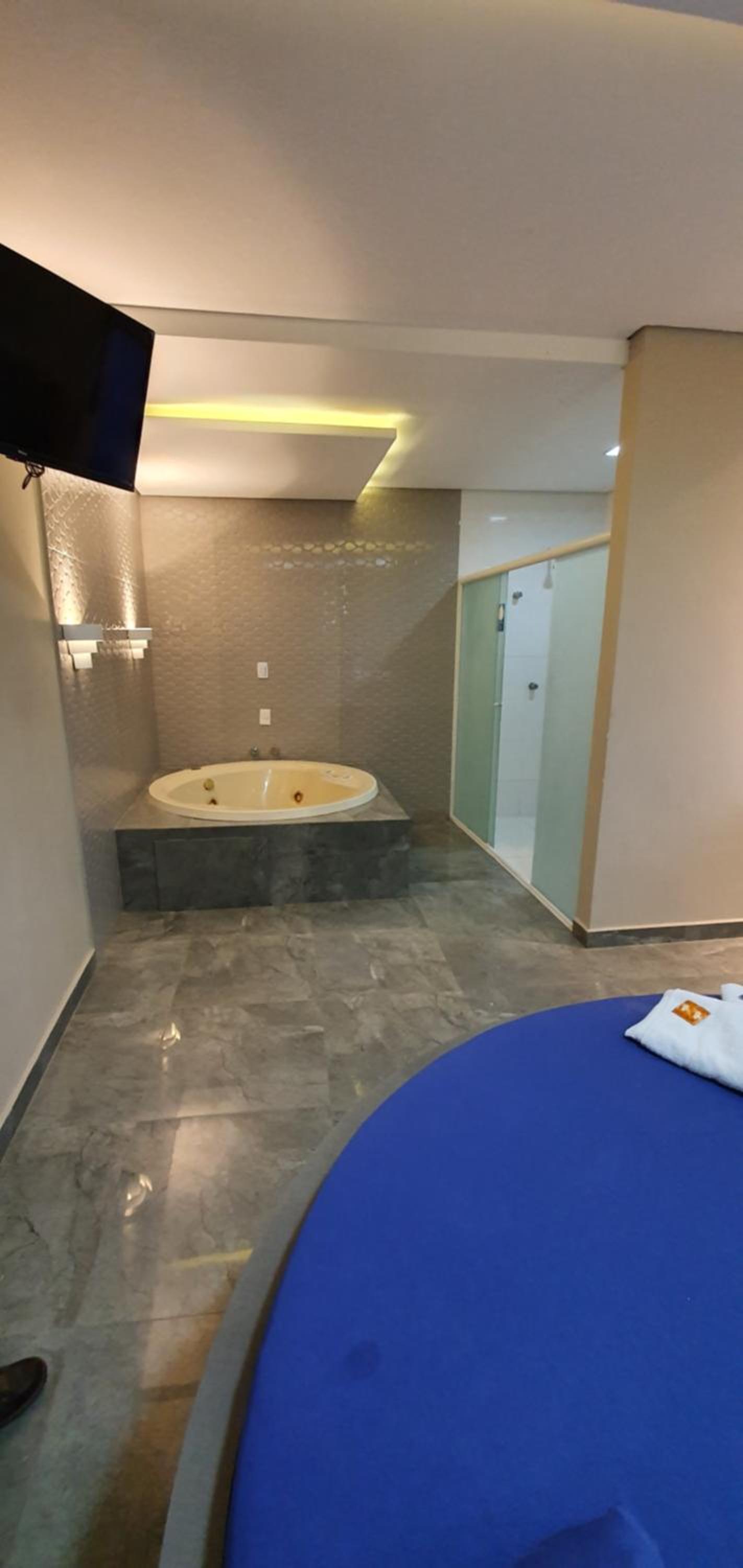 Deluxe Suite with Spa Bath photo 2