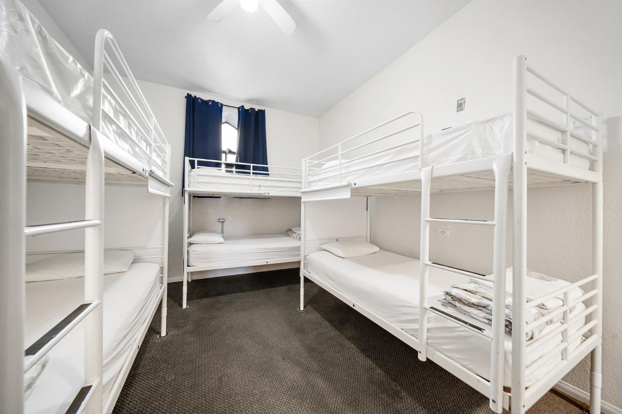 Entire 6-Bed Dorm