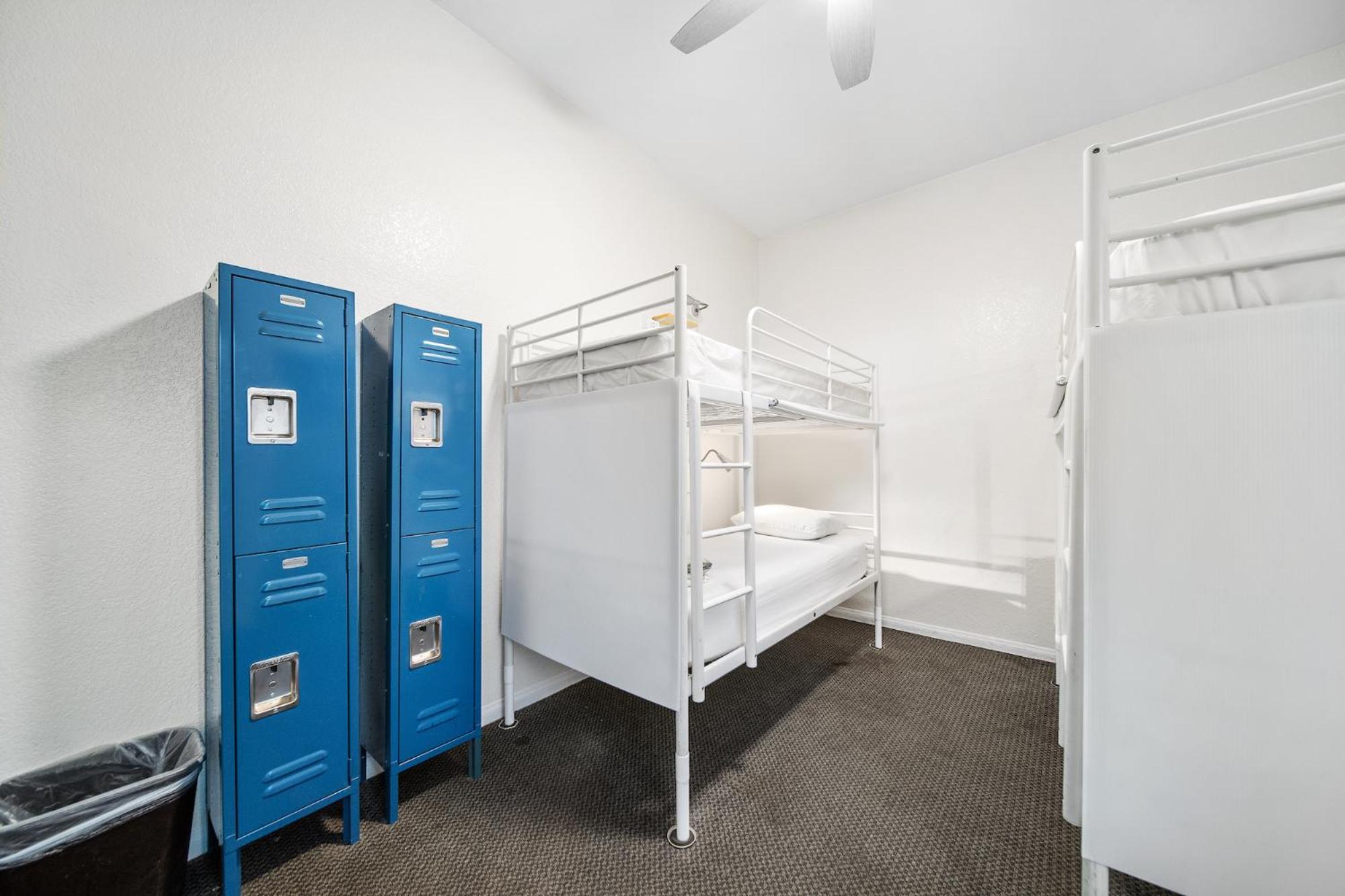 Entire 6-Bed Dorm