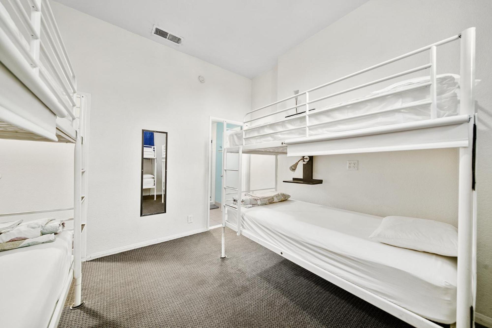 Entire 4-Bed Dorm thumbnail 6