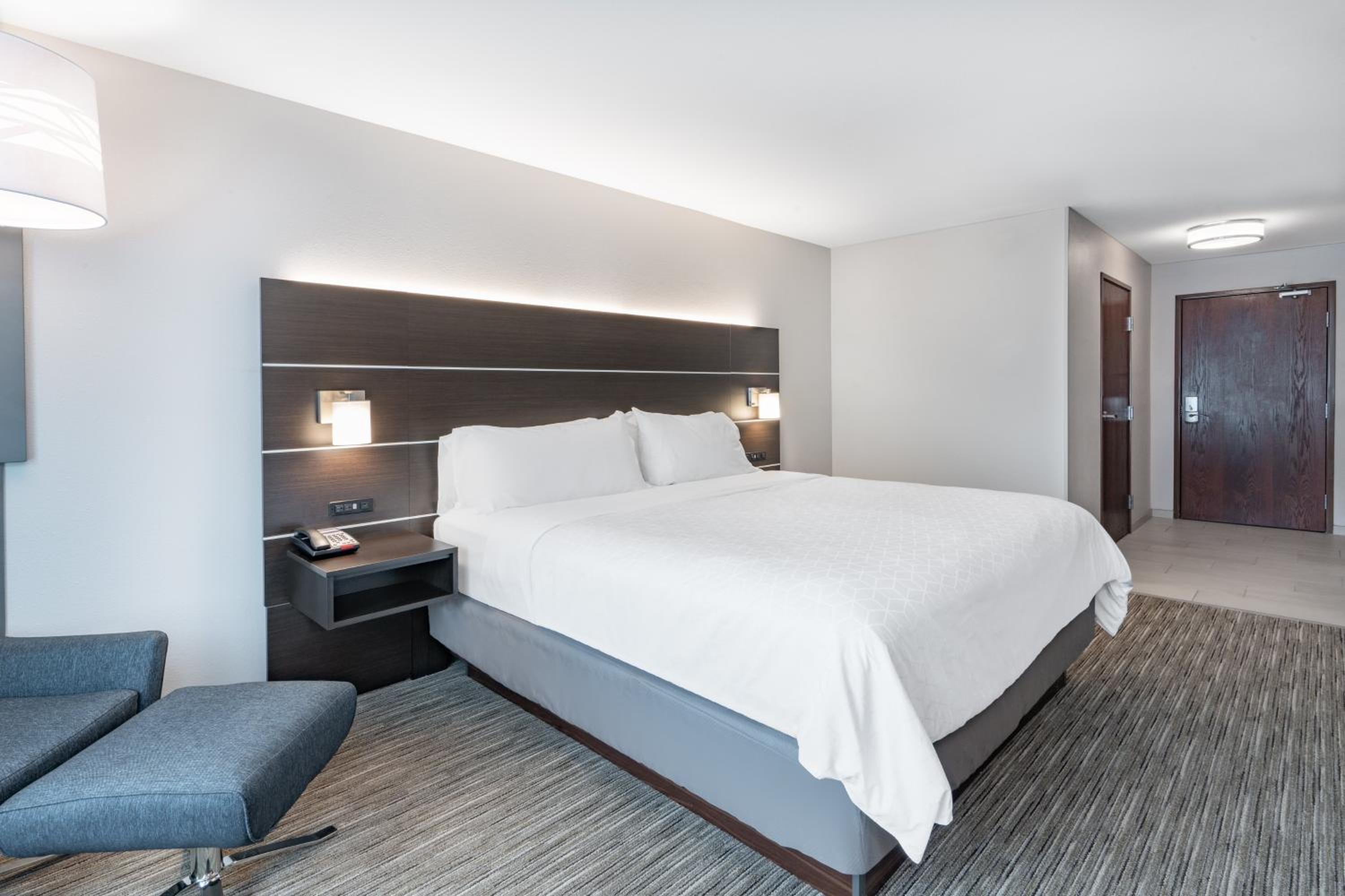 Standard King Room - Photo 3