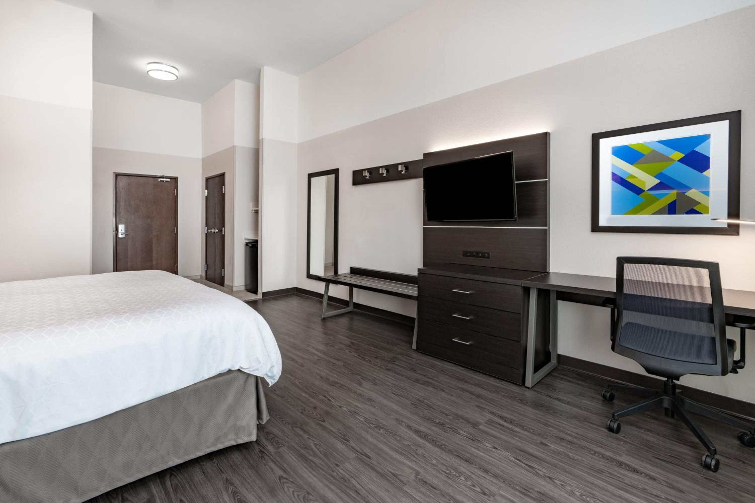 Standard King Room - Pet Friendly - Photo 4