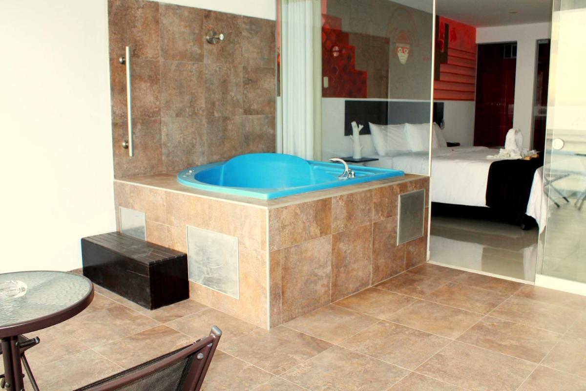 King Suite with Ocean View photo 3