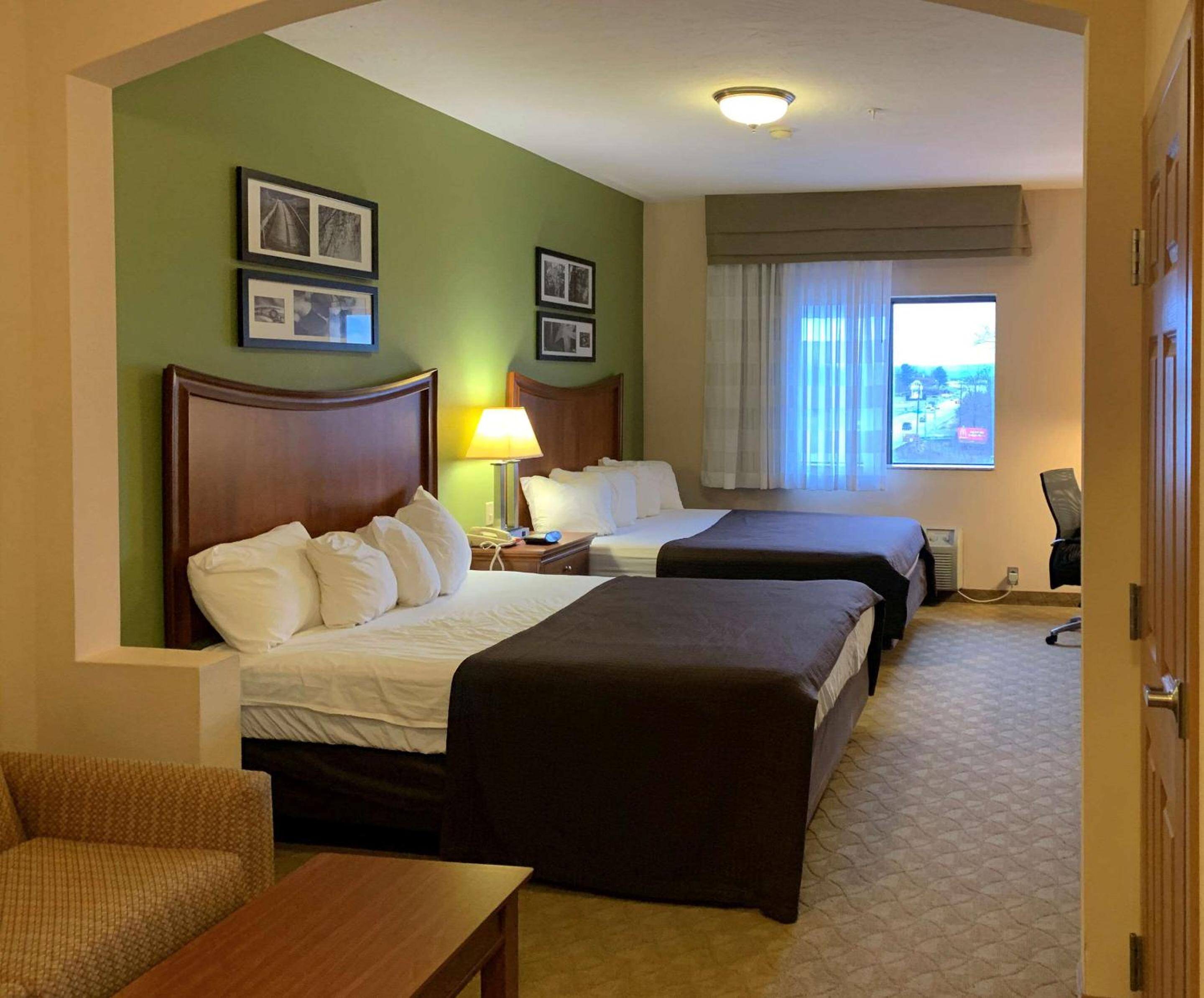 Standard Queen Room with Two Queen Beds - Non Smoking  - Photo 4