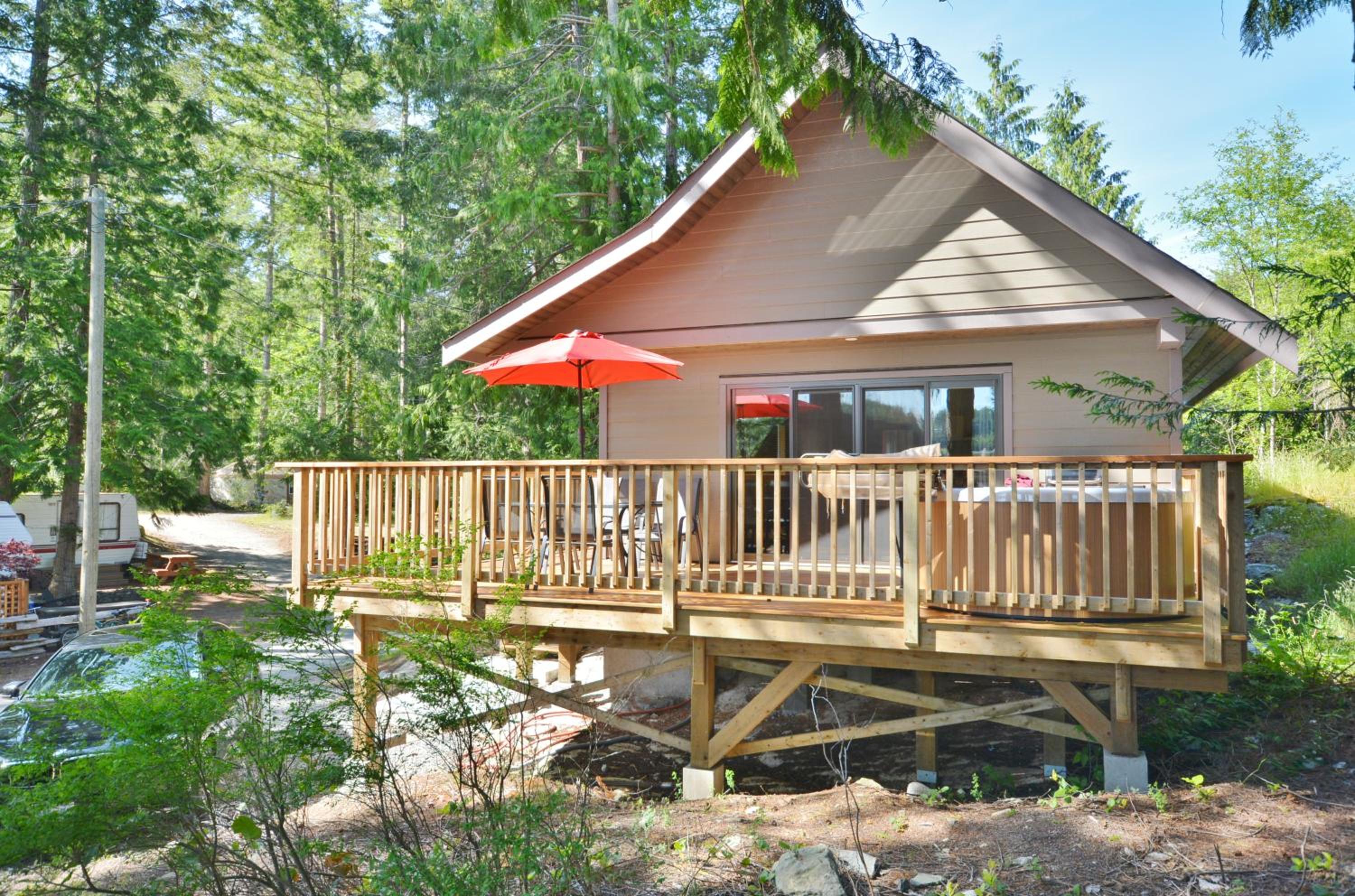 Two-Bedroom Oceanview Cabin with Jacuzzi