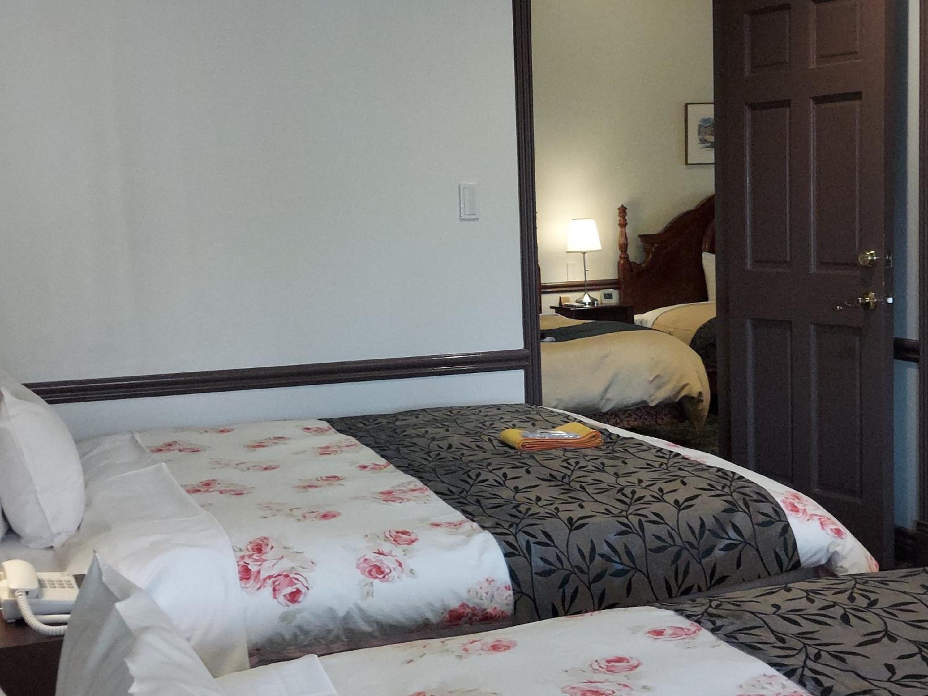 Quadruple Room (Adult Only) - Photo 5