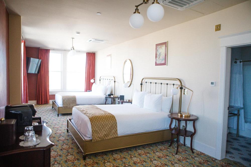 Queen Room with Two Queen Beds - Photo 14