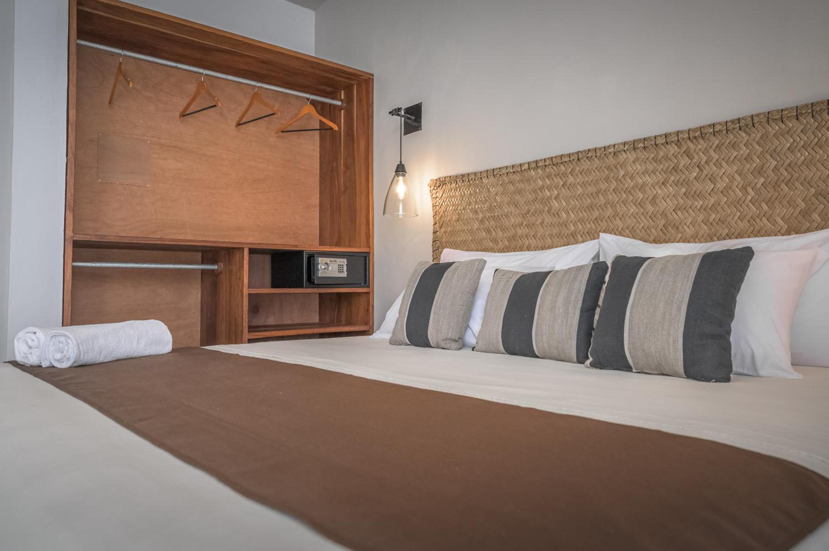 Superior King Room - Photo 7