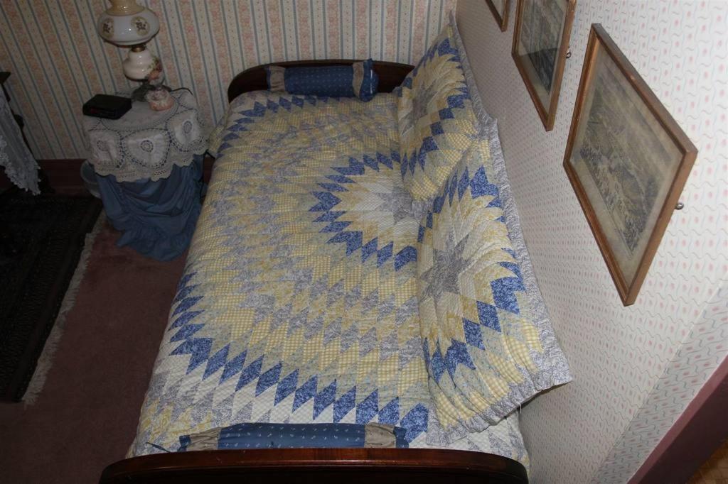 Standard Queen Room photo 2
