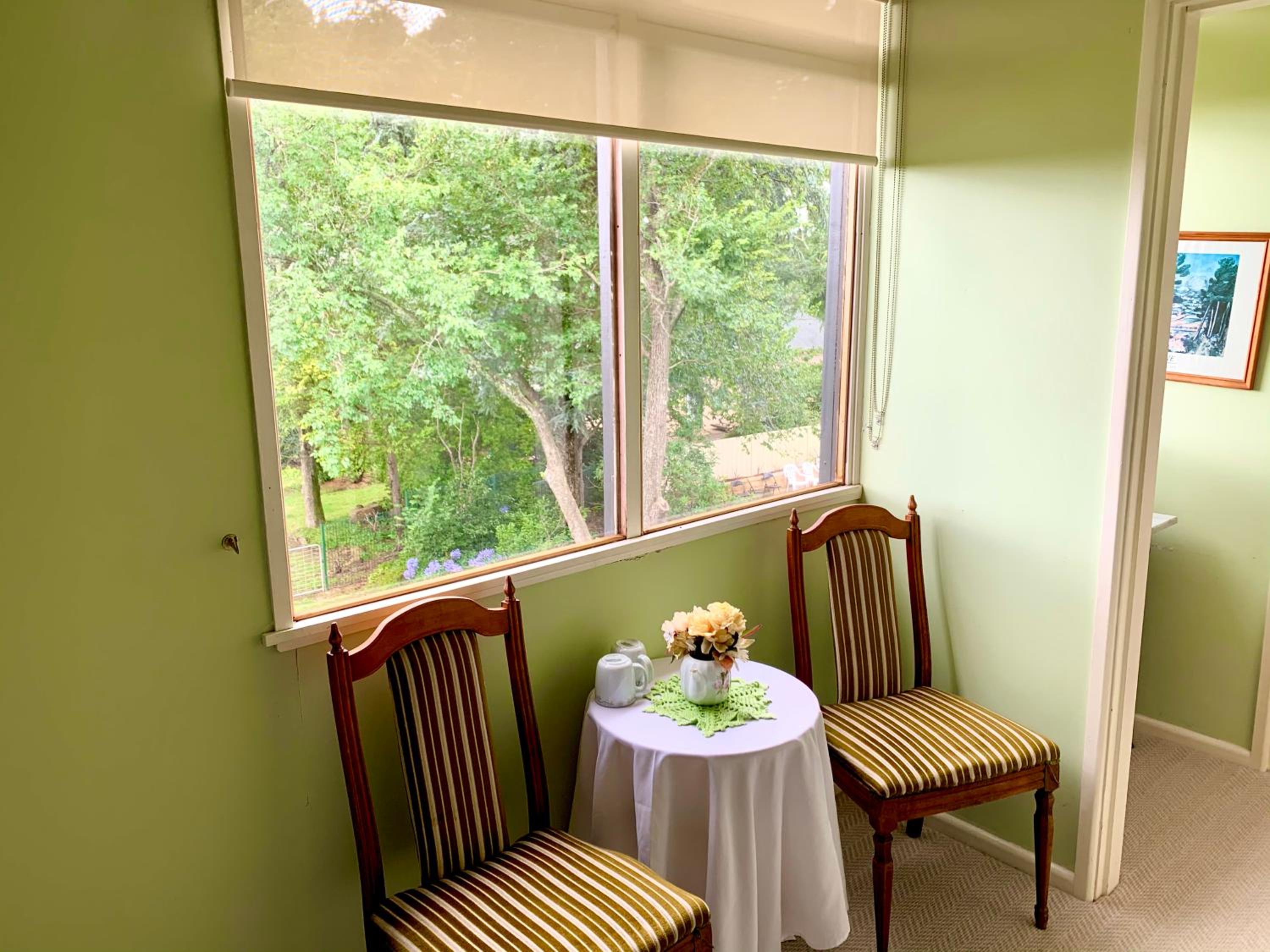 Queen Room with Private Bathroom photo 2