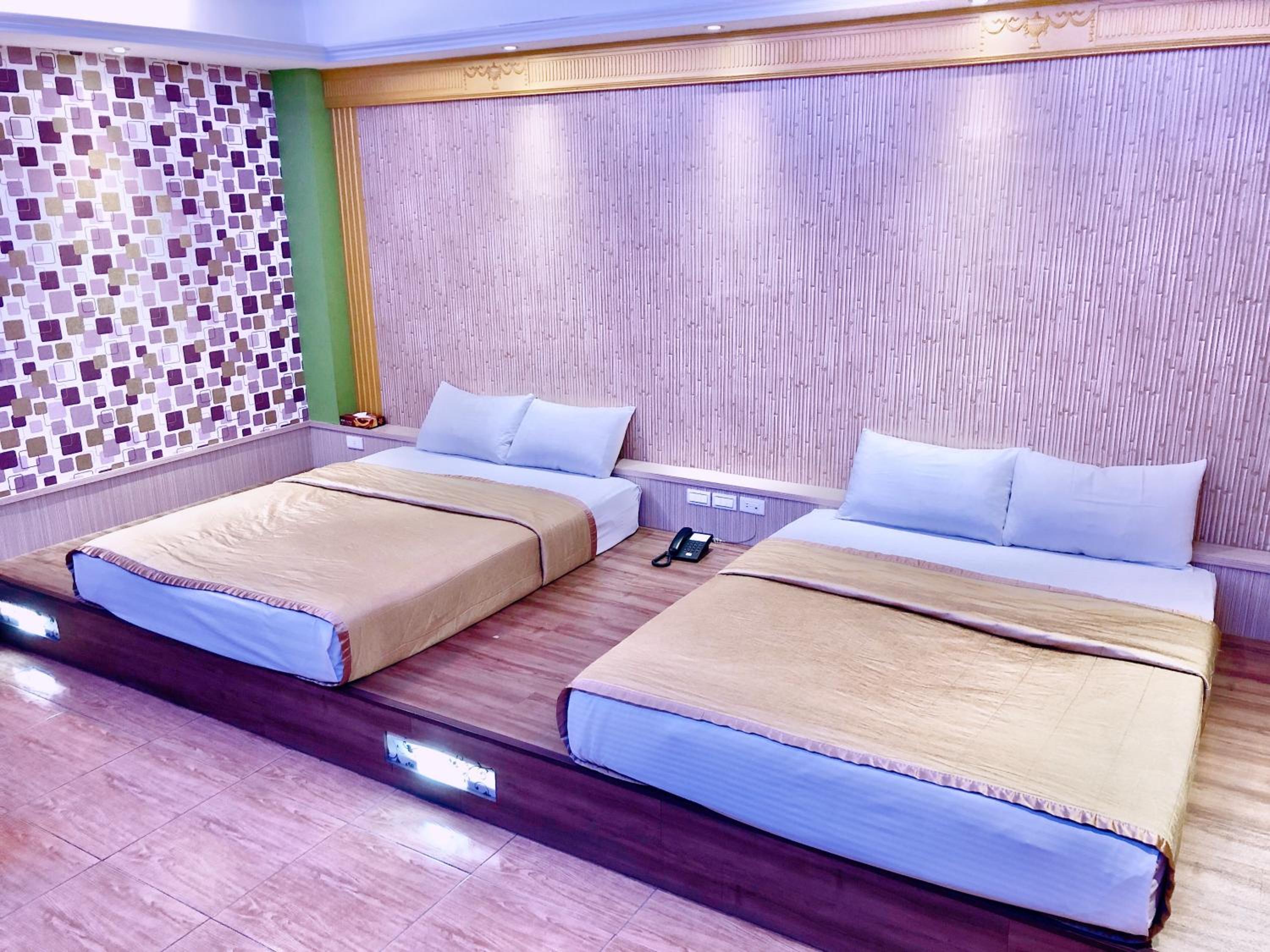 Quadruple Room with Bath photo 3