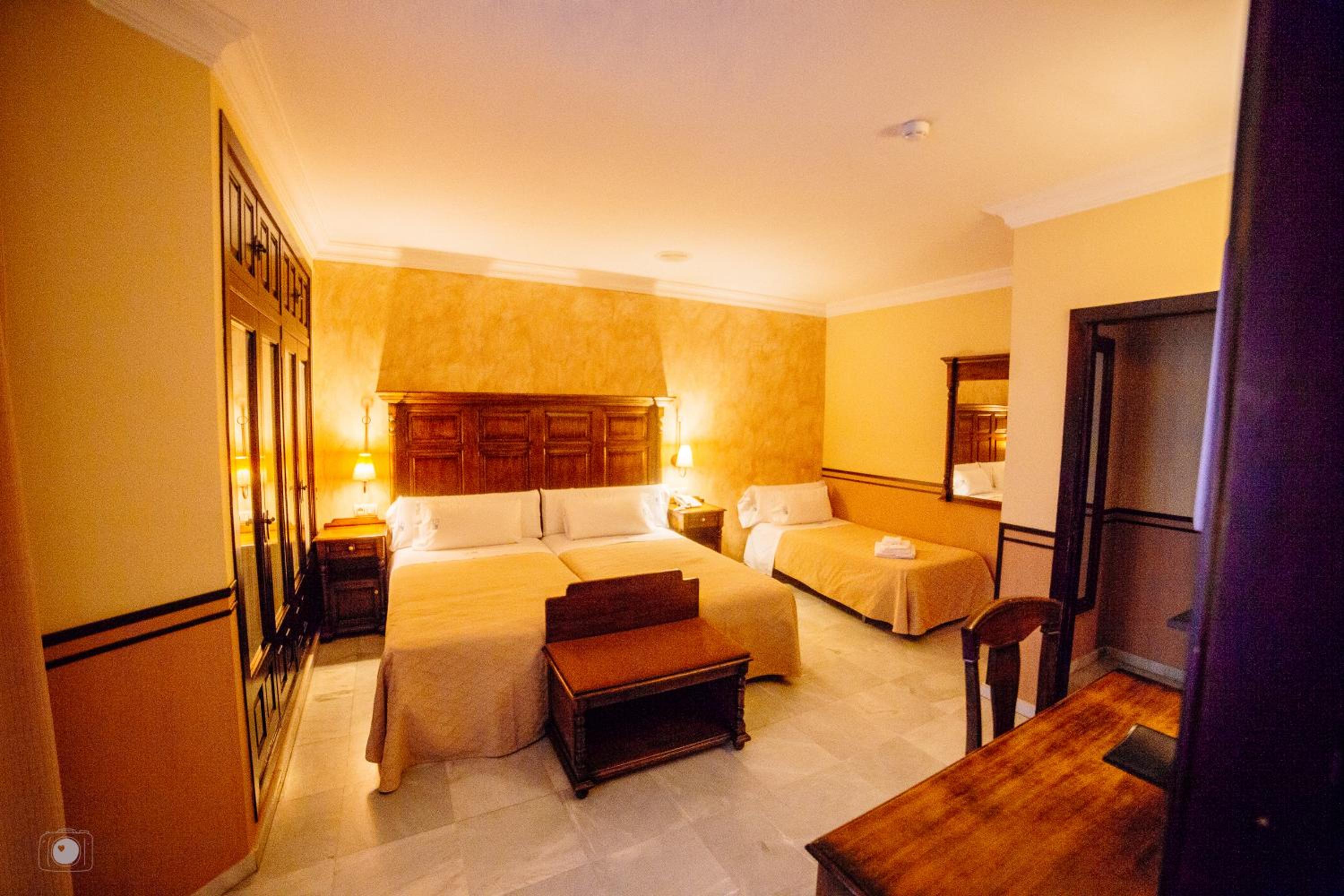 Double Room with Extra Bed - Photo 1