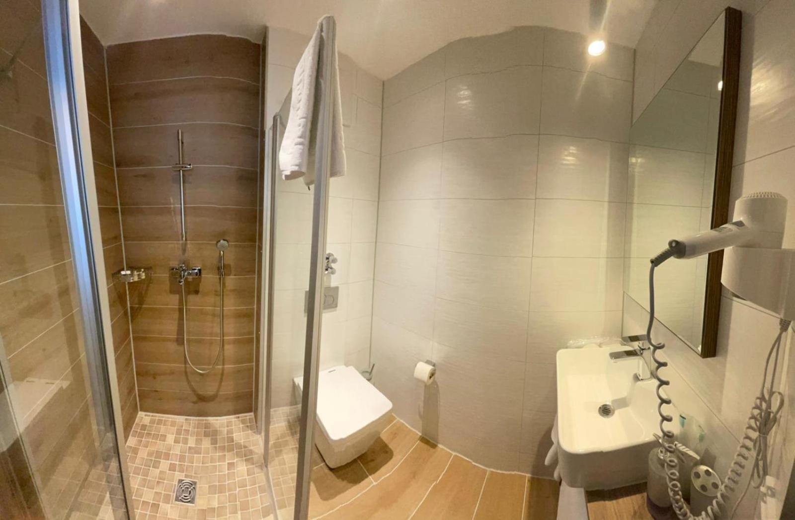 Double Room - Photo 4