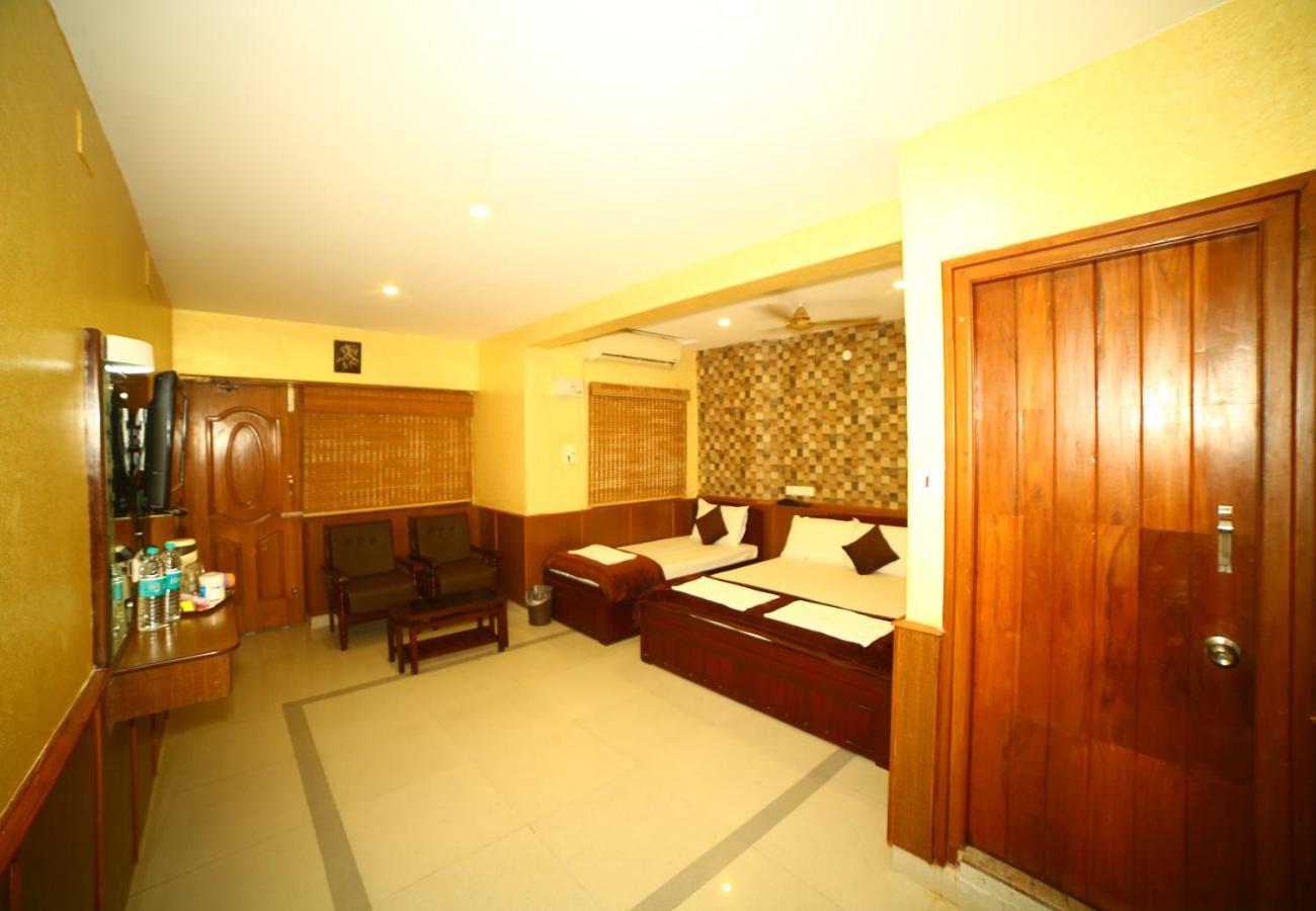 Family Room photo 3