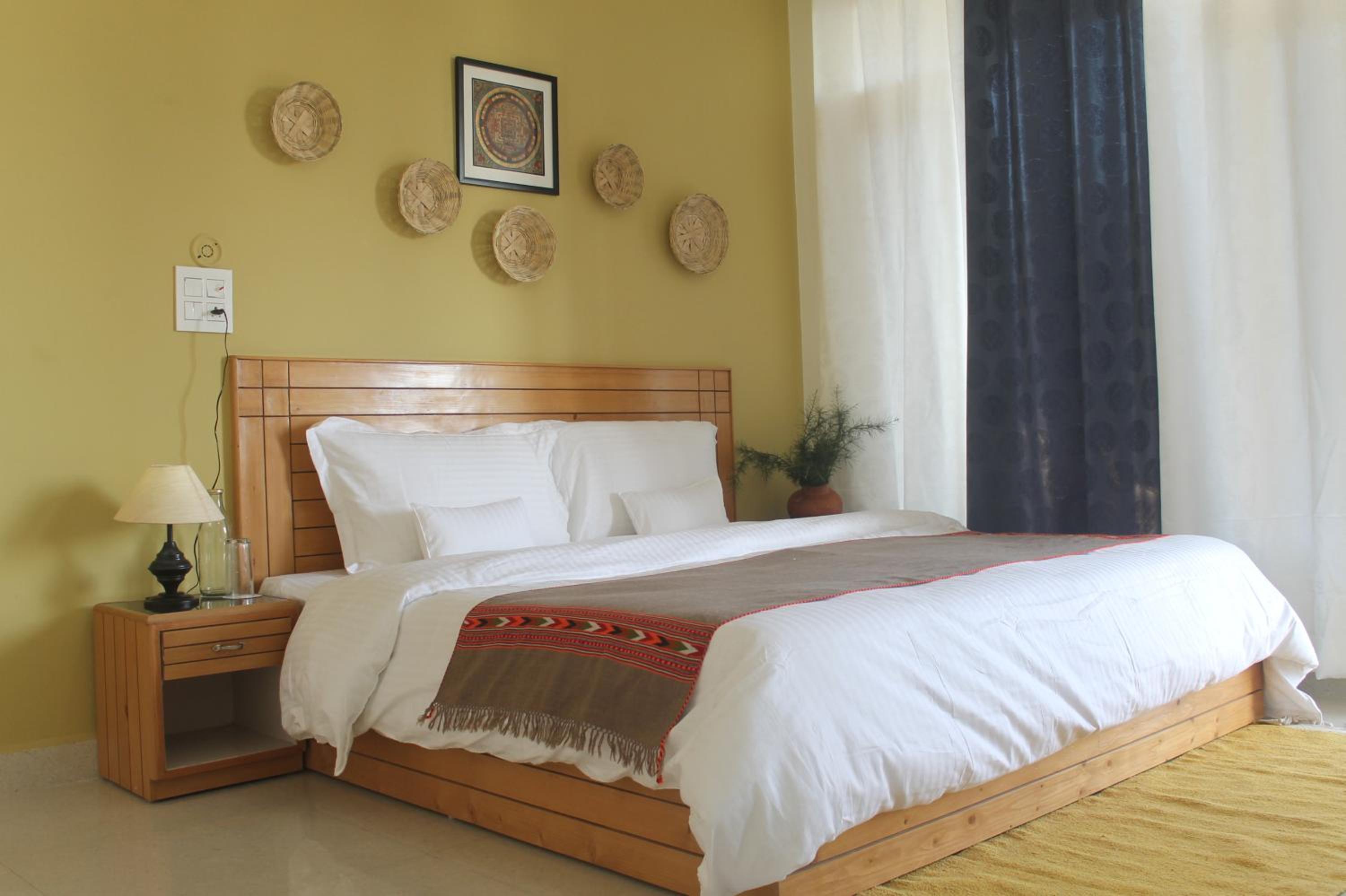 Deluxe Double Room with Balcony - Photo 3
