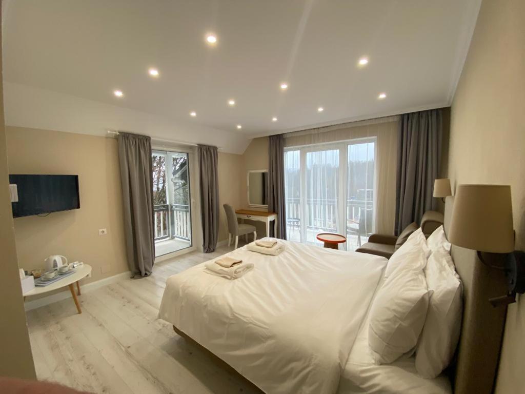 Deluxe Double Room with Bath photo 1