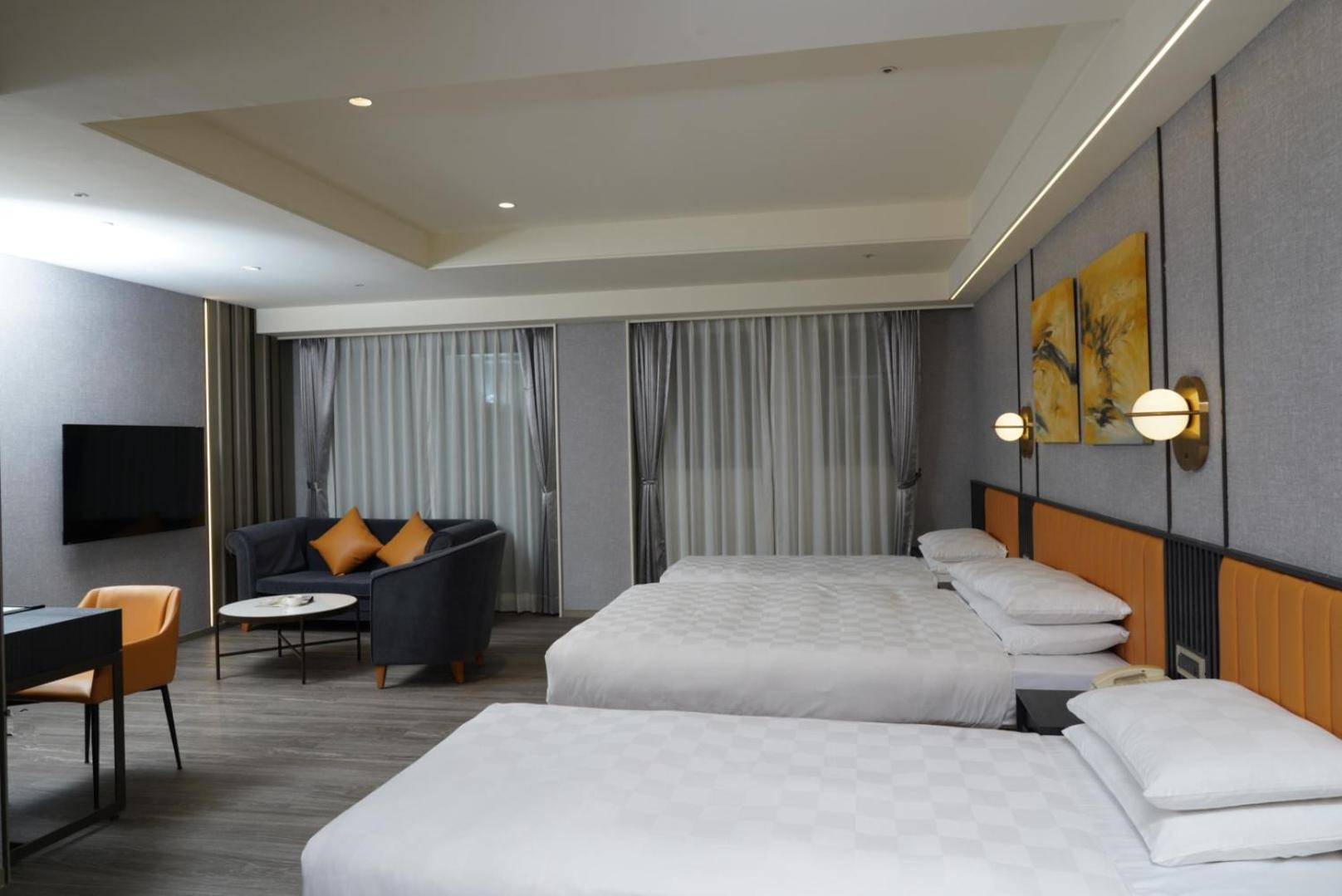 Prestige Family Room photo 3