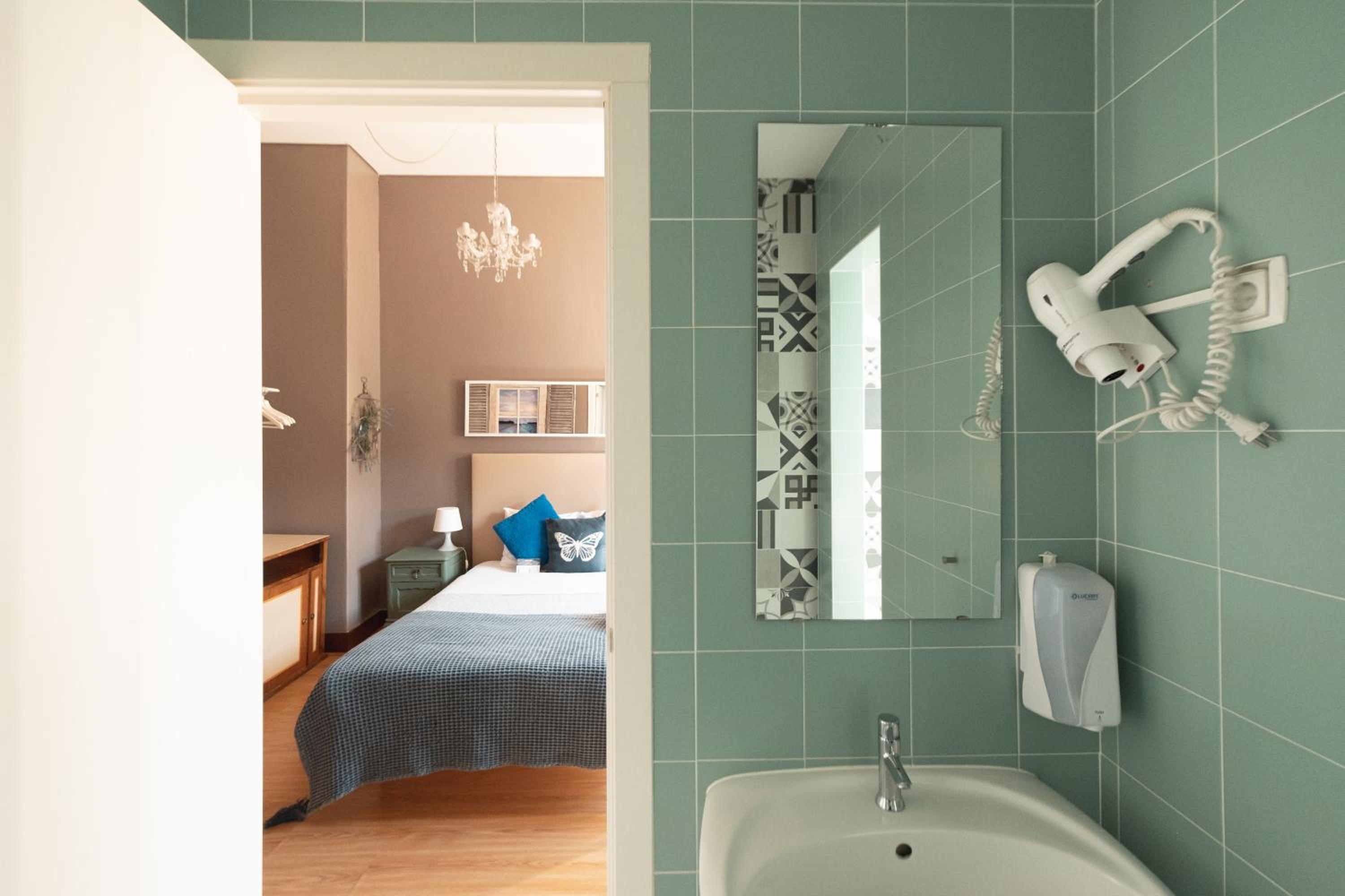 Double Room with Private Bathroom photo 2